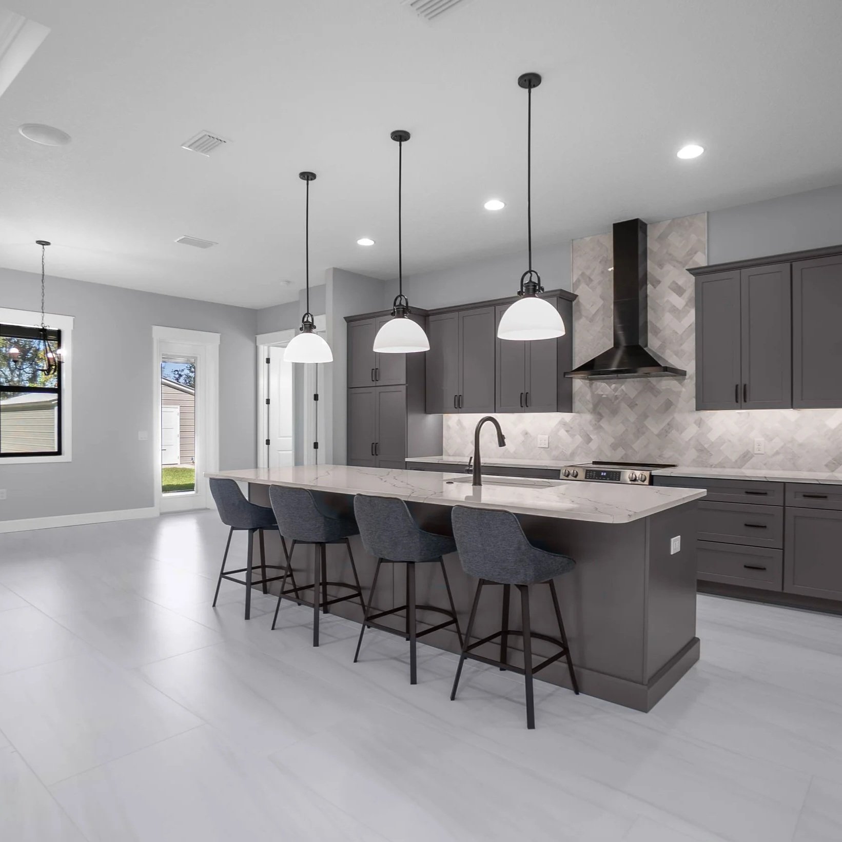 RESIDENTIAL & COMMERCIAL PHOTOGRAPHY SERVICES
