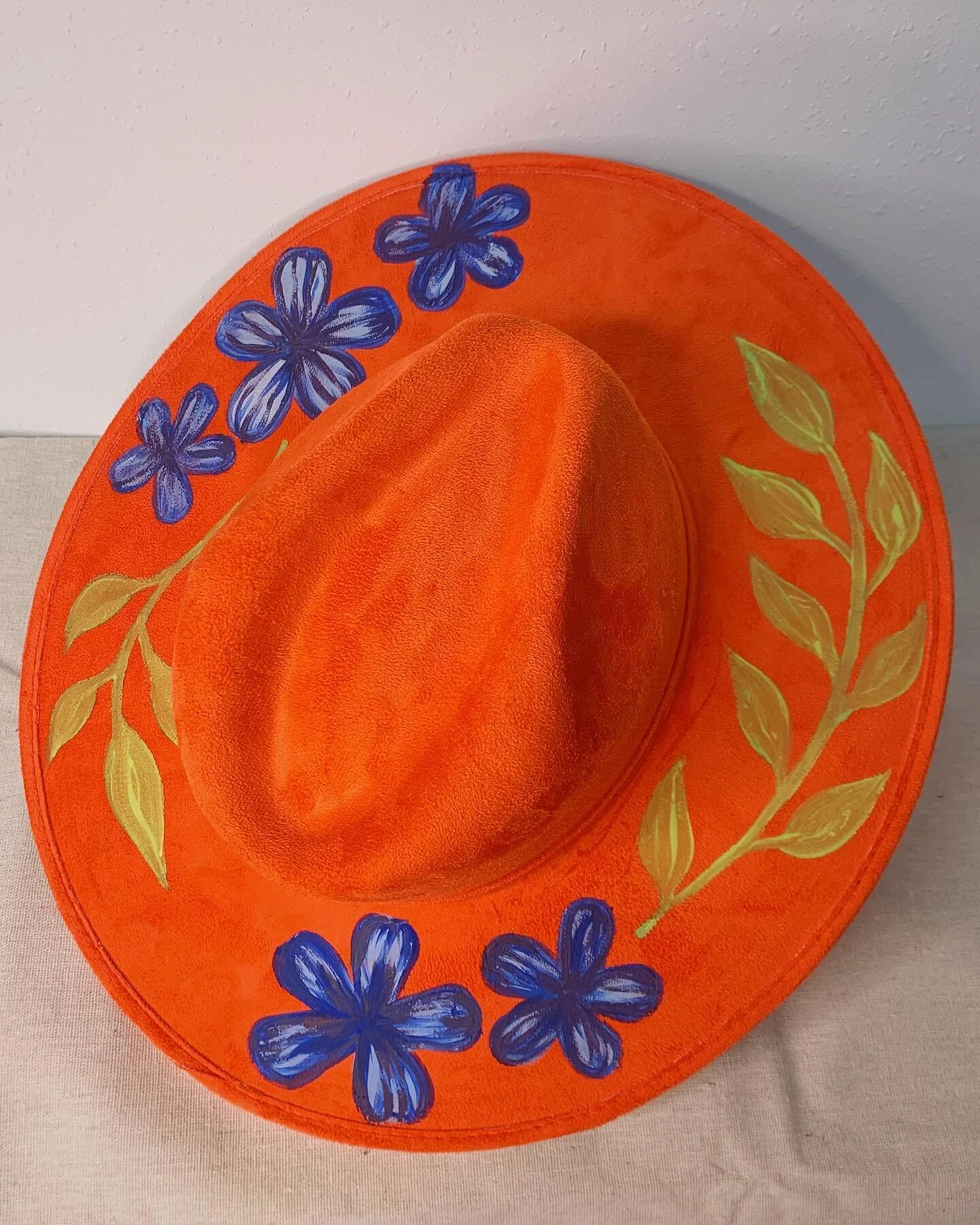 Starting off strong with my brightest color! Meet periwinkle!
DM TO PURCHASE 

#handpainted #handpaintedhats