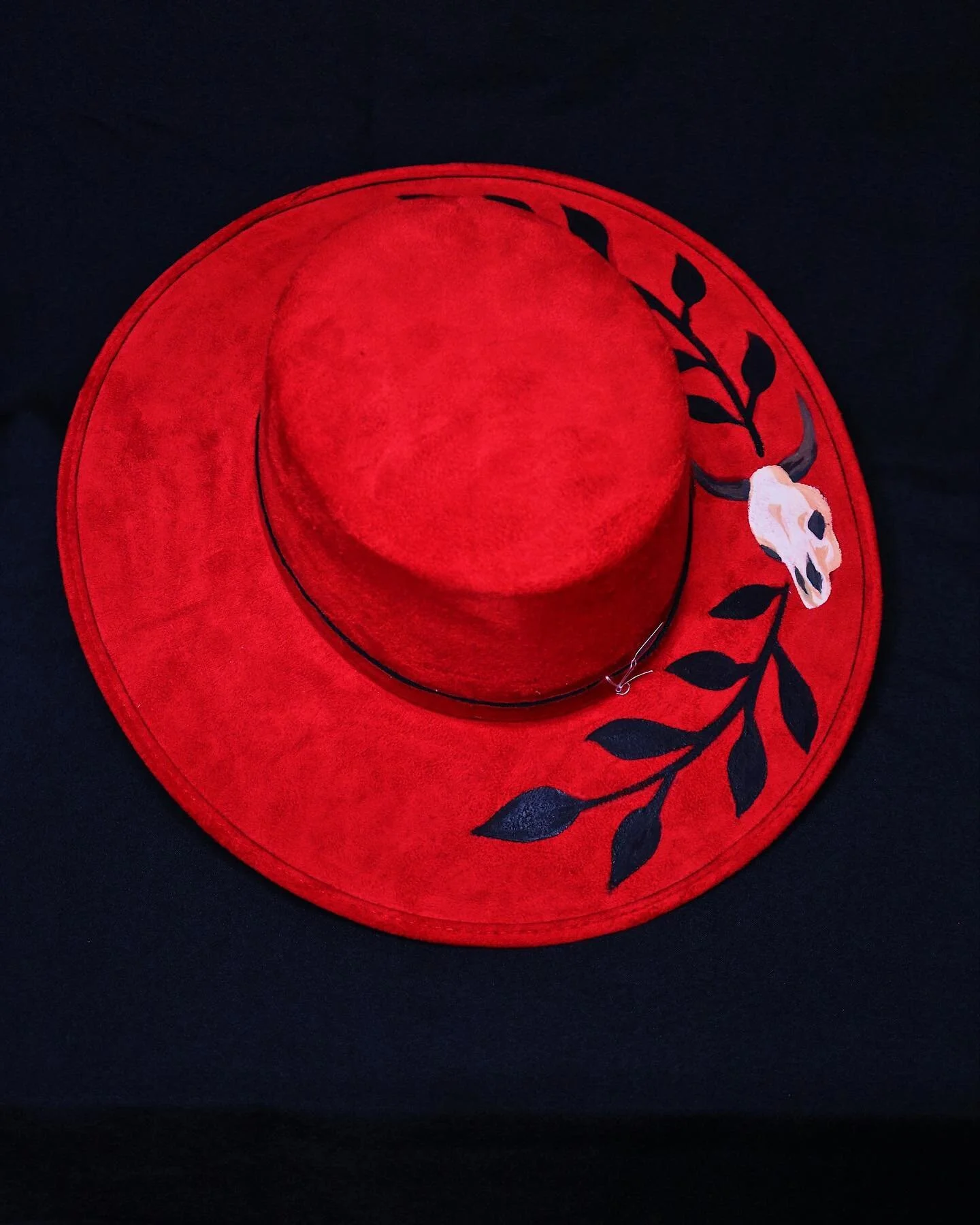 Toro mambo ! Available On our shop!

#handpaintedhat #handpainted