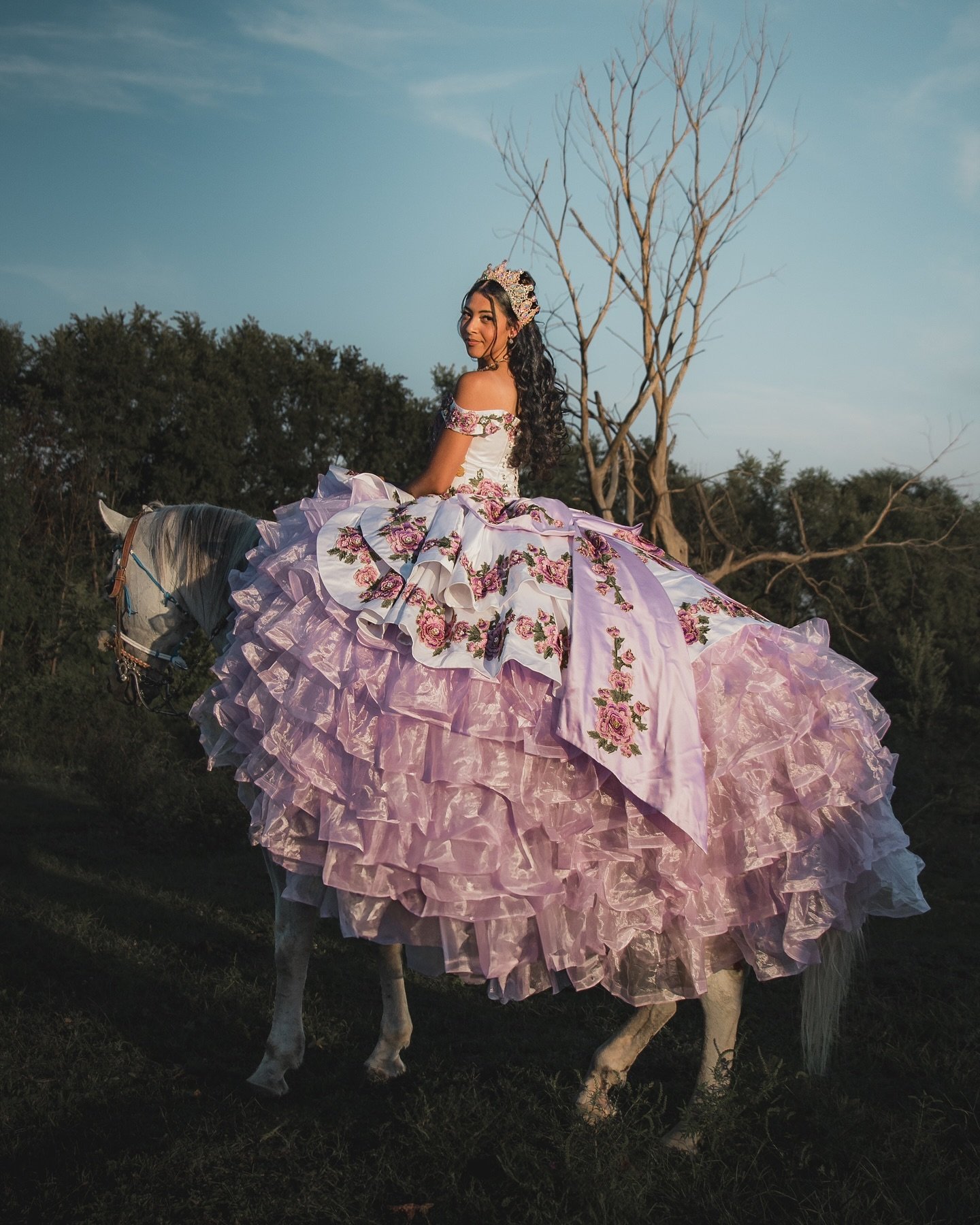 Lovely quincea&ntilde;era! 👑 @yoselyn_c18 with her two horses! 

So thankful for all the recent opportunities 4 quincea&ntilde;eras so far! I thank all of you for your support ! 🫶
