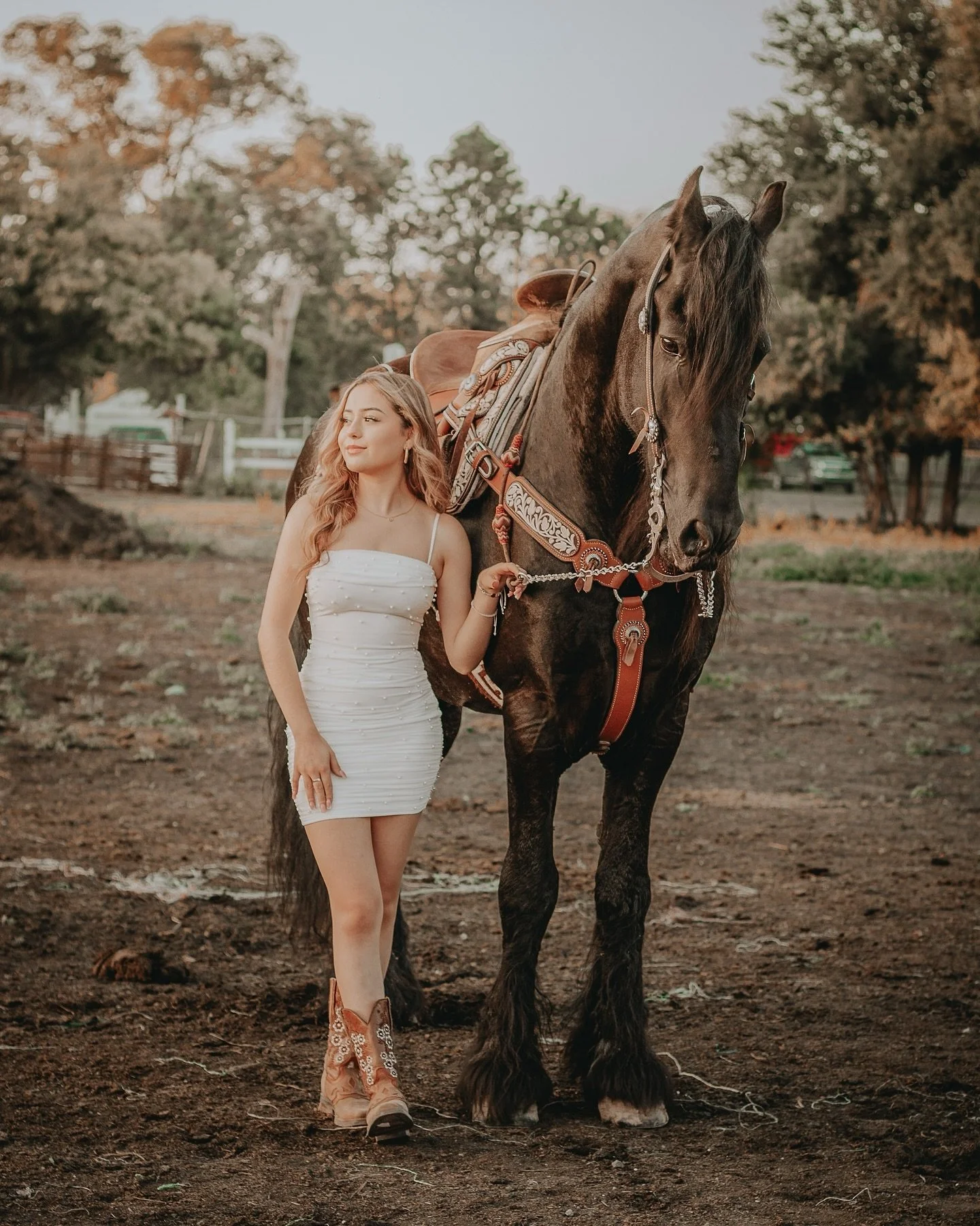 Another senior sesh 📸 
Black available to be booked!