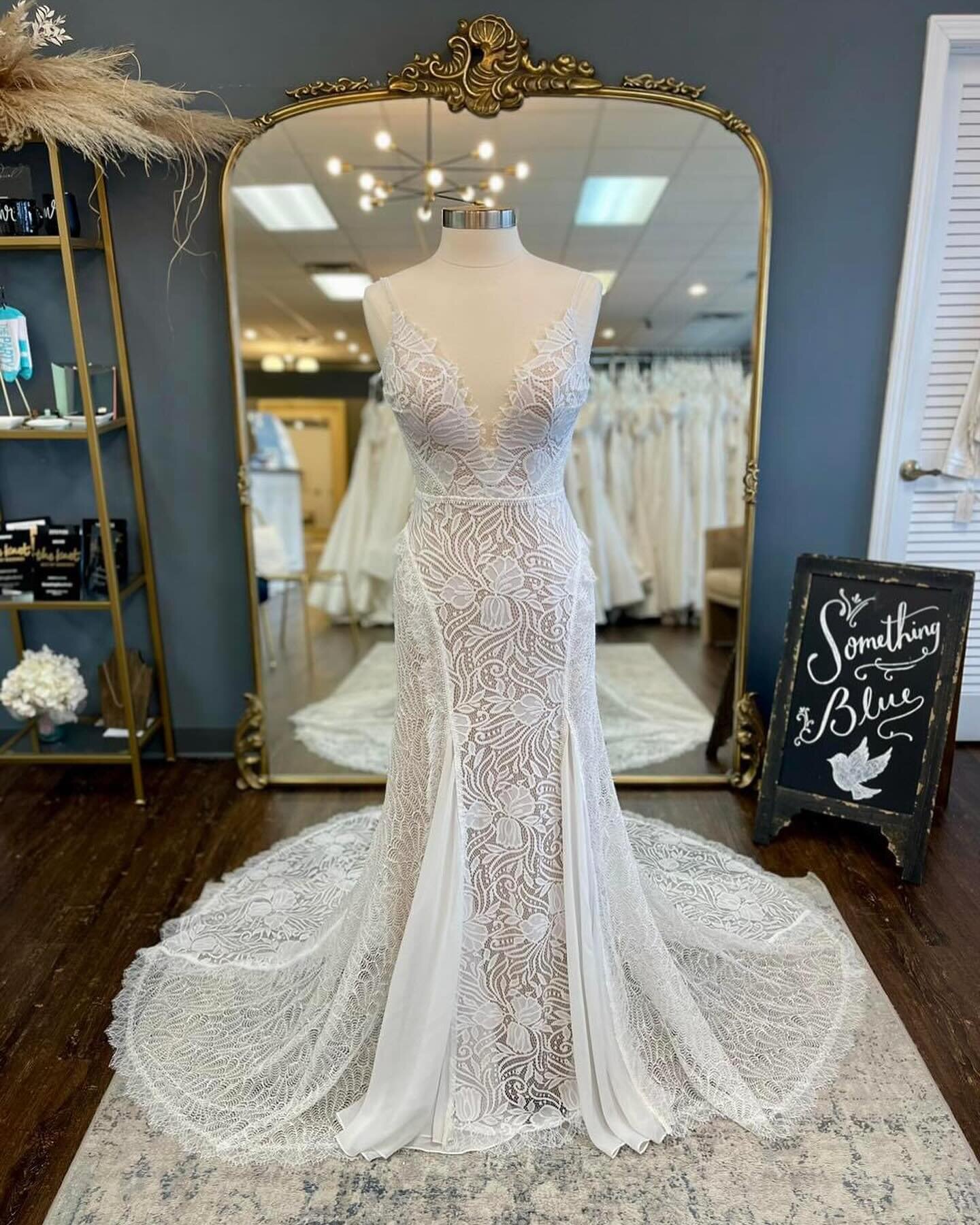 Our pick for this week&rsquo;s #WeddingGownWednesday is a boho bride&rsquo;s dream! 🌿

This stunning fit-and-flare dress features a plunging neckline with gorgeous matte lace throughout! One of our fave parts? Panels of tulle that add a bit of whims