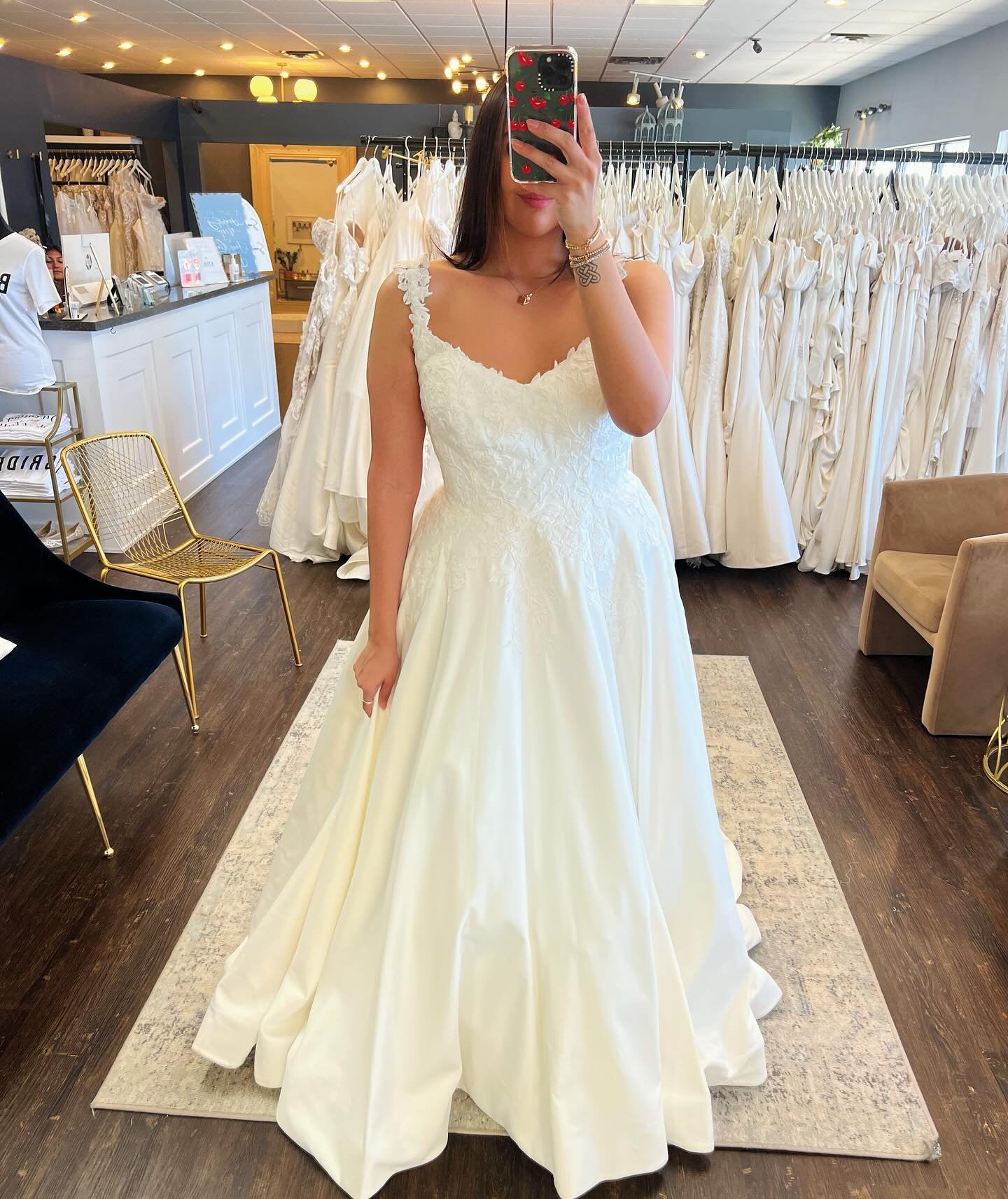 Featuring this @eddyk_bridal beautiful ballgown for #selfiesunday 🤍

Here for a limited time! Make sure to book your appointment soon to try on ✨