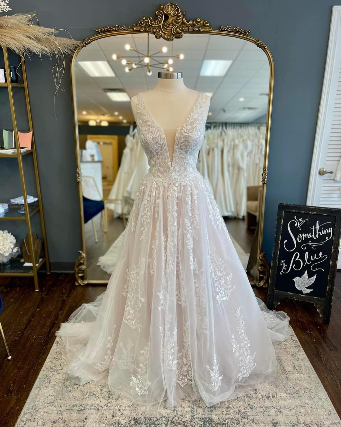 Sparkling leafy lace? ✔️ Plunging neckline? ✔️ Beautiful train? ✔️ 

Our pick for this week&rsquo;s #WeddingGownWednesday has it all! This stunning new A-line gown also features lace adorned straps and buttons along the zipper! You can try this gorge