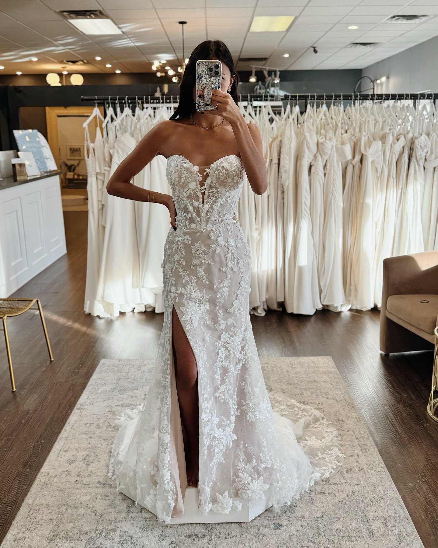 Slit or no slit this #ｓｅｌｆｉｅｓｕｎｄａｙ is a stunner🌟
