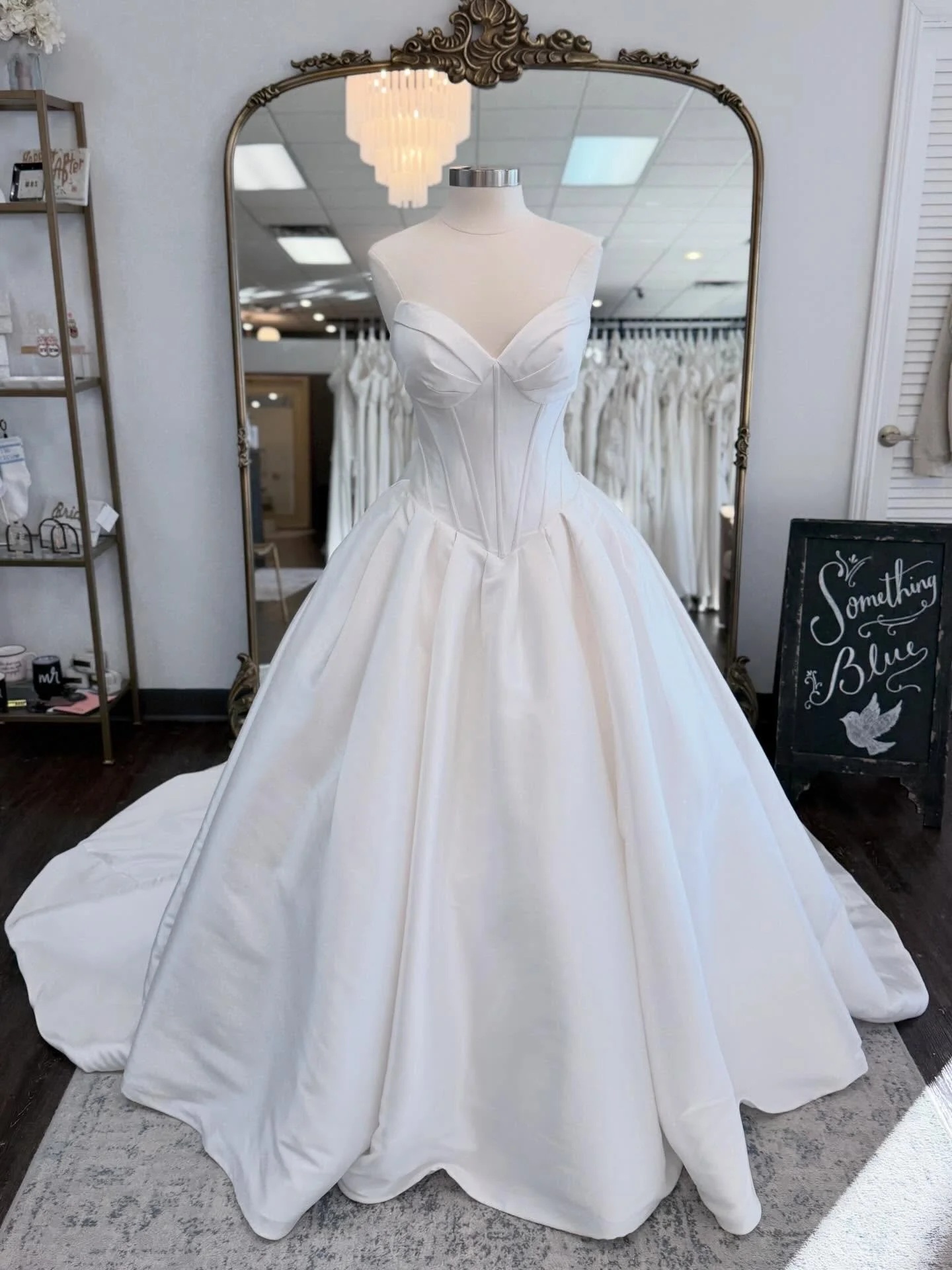 Presenting: #weddinggownwednesday 🤍

This absolutely STUNNING gown is for the modern bride who still wants to feel ✨timeless✨

Designer: @essenseofaustralia 

#somethingbluebridal #somethingbluebride 

Wedding &bull; Dress Shopping &bull; Wedding Go
