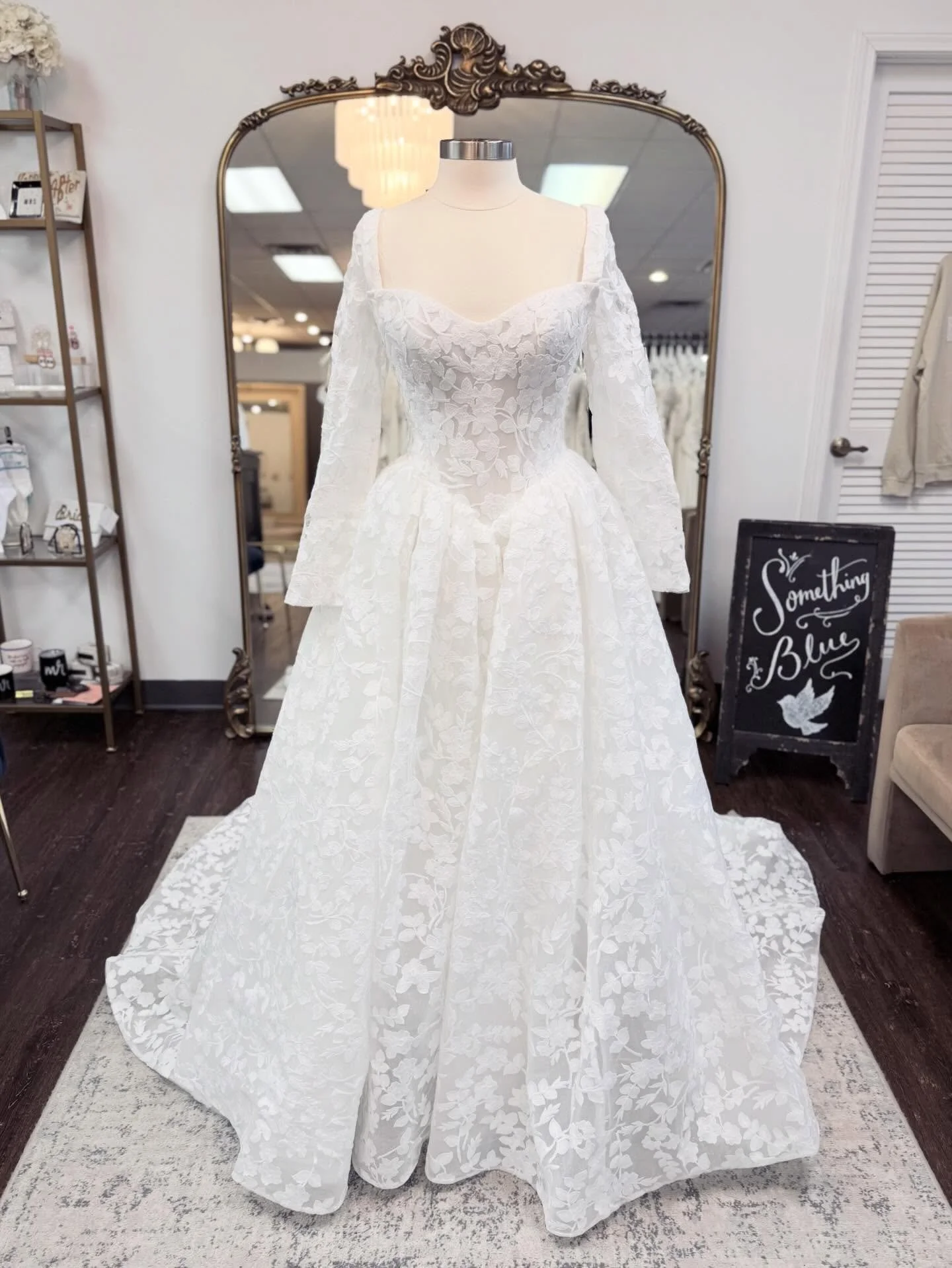 For the girl who loves her OPTIONS! 💅🏼 

This week&rsquo;s pick for #weddinggownwednesday is a stunning ballgown with 3 different strap options! Wear it with long sleeves, straps or go strapless! Or be a lil extra and wear it all 3 ways! 💁🏼&zwj;♀