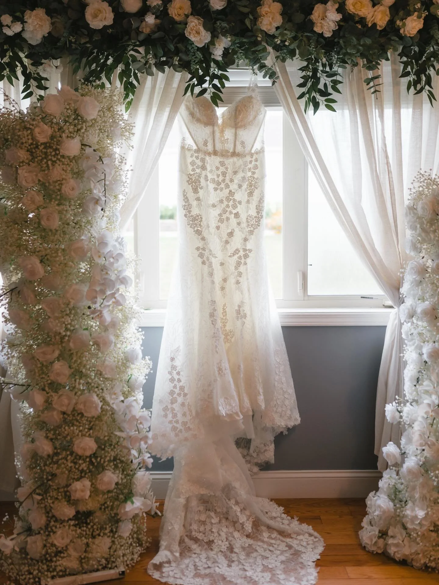 When your gown looks THIS good, it deserves its own moment!✨ 

Take a peek into Elizabeta &amp; Matt&rsquo;s gorgeous special day 🤍

Dress: @martinalianabridal from Something Blue Bridal 
Veil: @belairebridal from SBB
Photography: @briburtonphoto 
F
