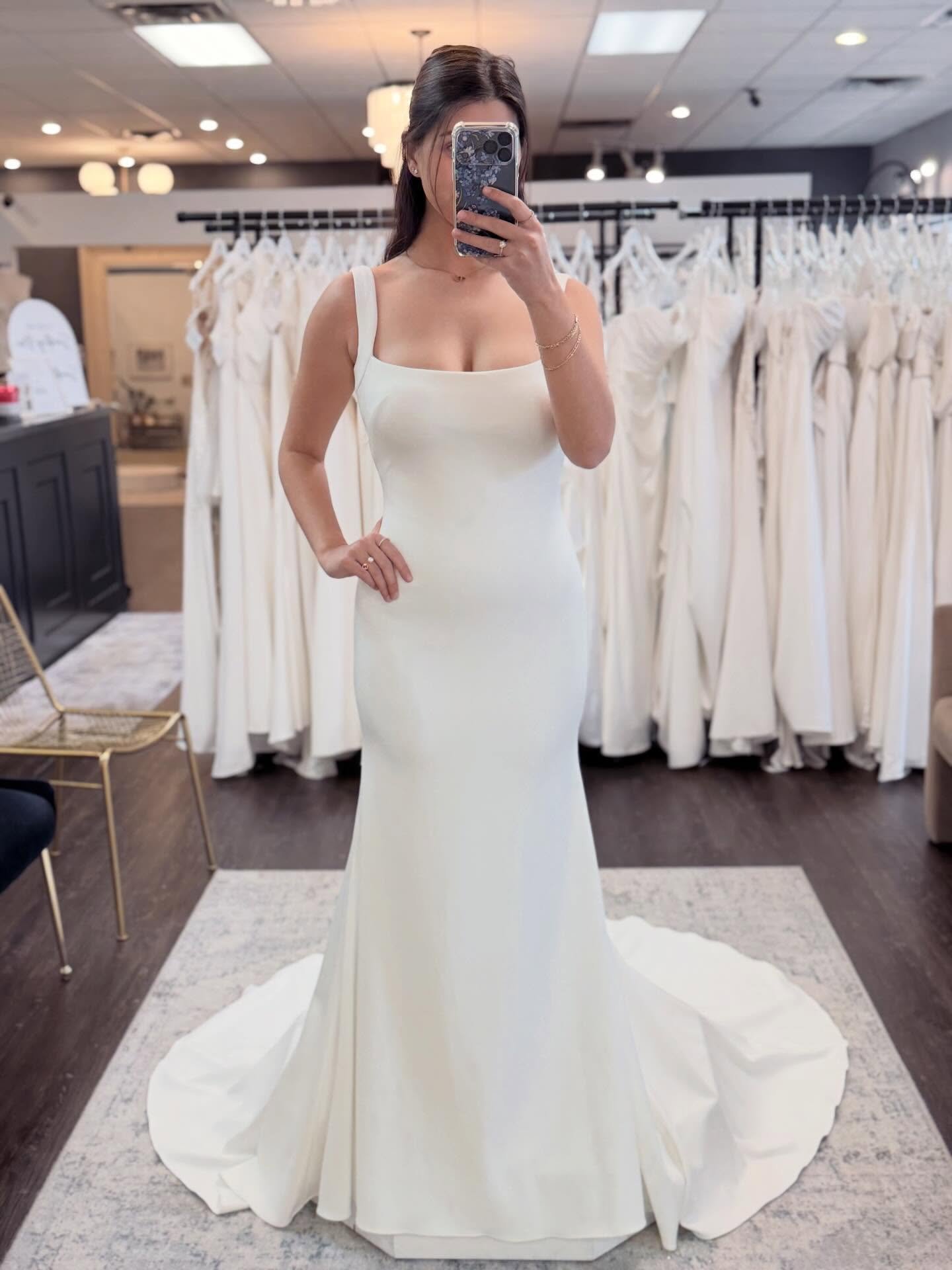Minimal effort. Maximum impact 😮&zwj;💨🤍
She understood the assignment! 

Designer: @maggiesotterodesigns 

#selfiesunday #somethingbluebride 

Wedding &bull; Dress Shopping &bull; Clean Wedding Gown &bull; Bridal Boutique &bull; Classic Bride