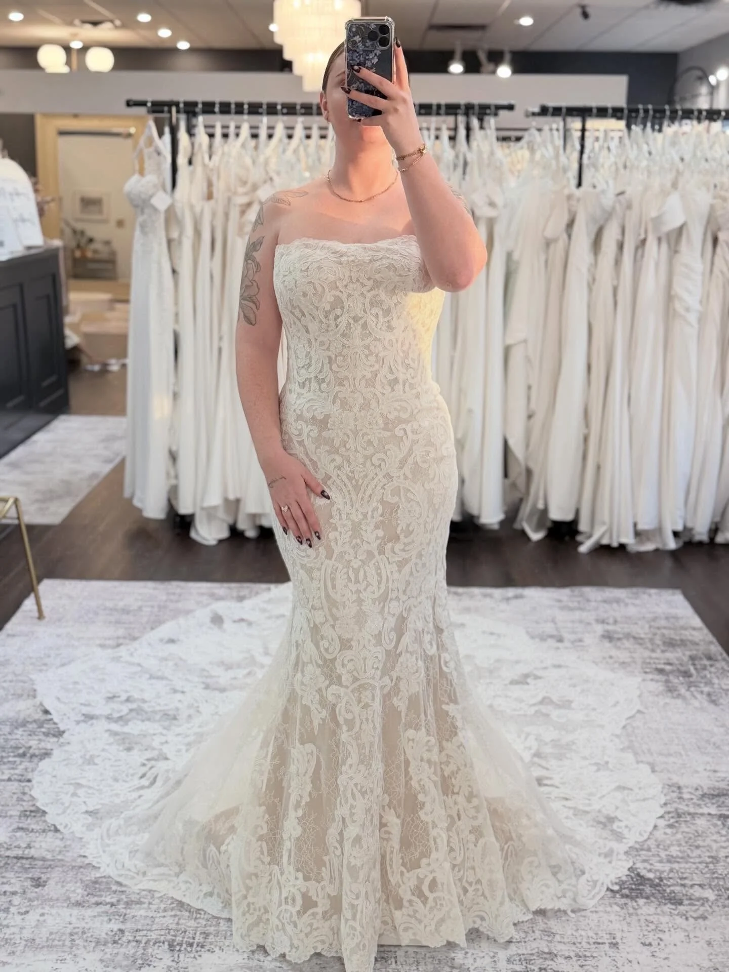 When the lace hugs you back ✨

Designer: @allurebridals 

#selfiesunday #somethingbluebridal

Selfie Sunday &bull; Wedding Gown &bull; Bride &bull; Fitted Lace Wedding Dress &bull; Wedding &bull; Dress Shopping