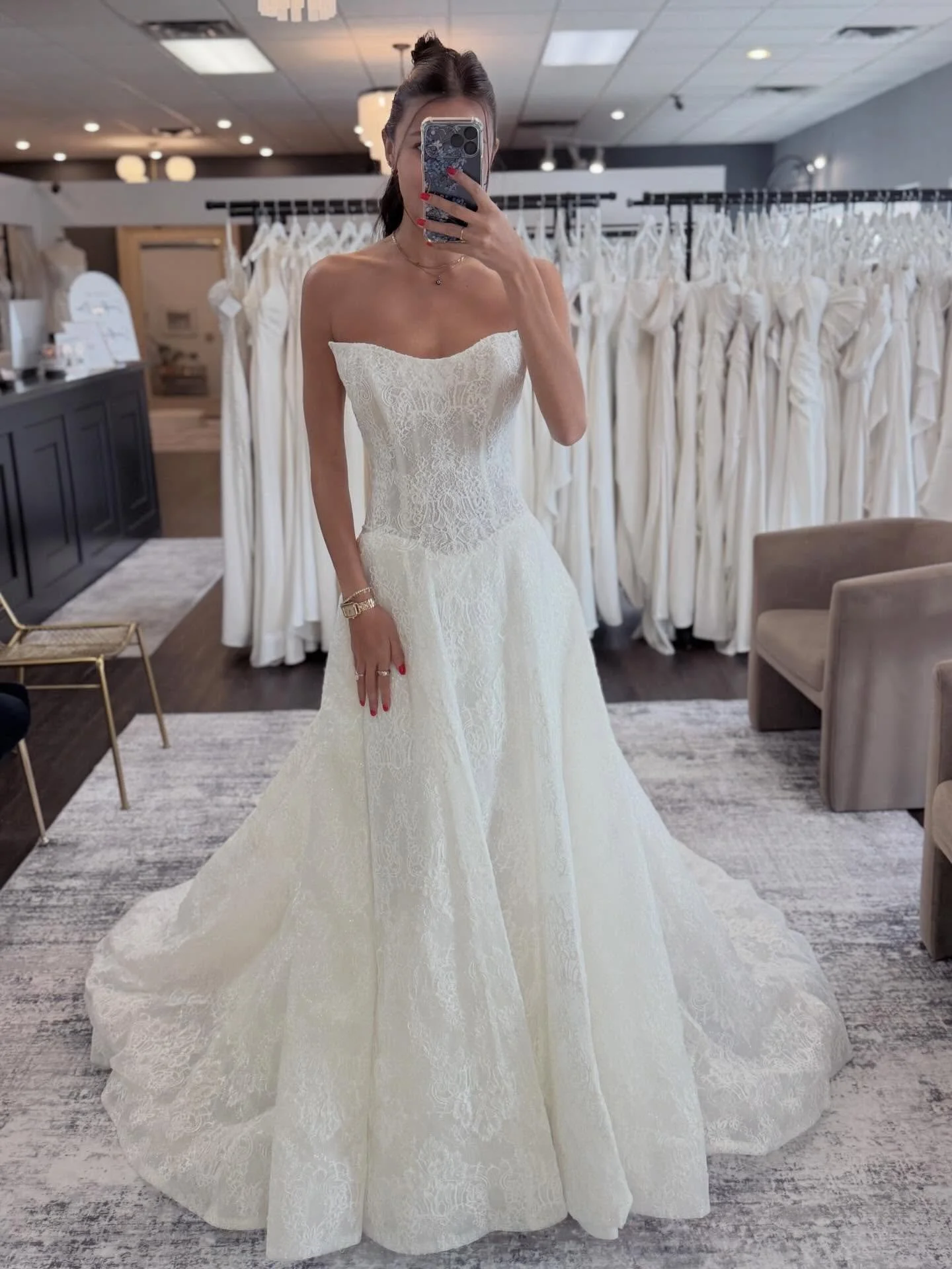 Drop it like it&rsquo;s HOT 🔥 This stunning, brand new gown features a drop waist and all the sparkling Chantilly lace a girl could ever need!🤍

Designer: @martinalianabridal 

#selfiesunday #somethingbluebridal 

Selfie Sunday &bull; Drop Waist We