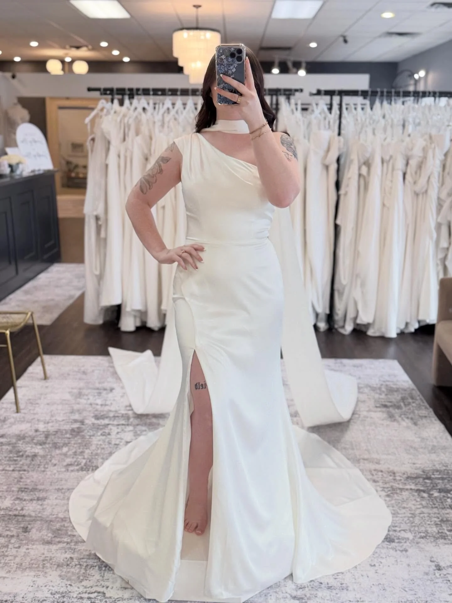 Ok, she&rsquo;s a VIBE! 💫🤍

Silky fabric, a one shoulder strap and a bridal scarf make for the most chic walk down the aisle!

#selfiesunday #somethingbluebridal 

Wedding Gowns &bull; Wedding Gown Shopping &bull; Fitted One Shoulder Wedding Dress 