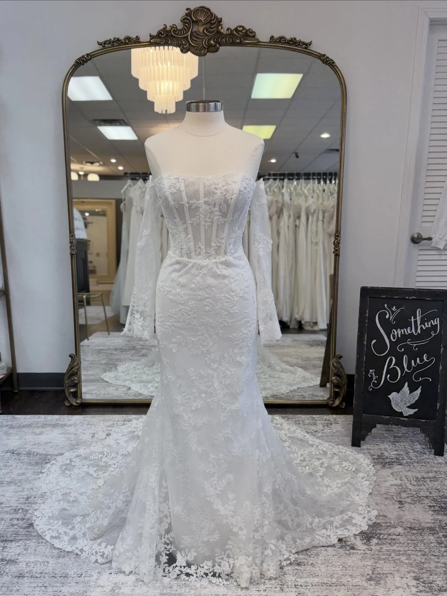 Off-the-shoulder, on your mind 🤍✨

This week&rsquo;s #weddinggownwednesday dress has the cutest detachable, off the shoulder long sleeves to give you both a sleeved and strapless look! Two looks for the price of one?? Yes please!💫

#wgw #somethingb