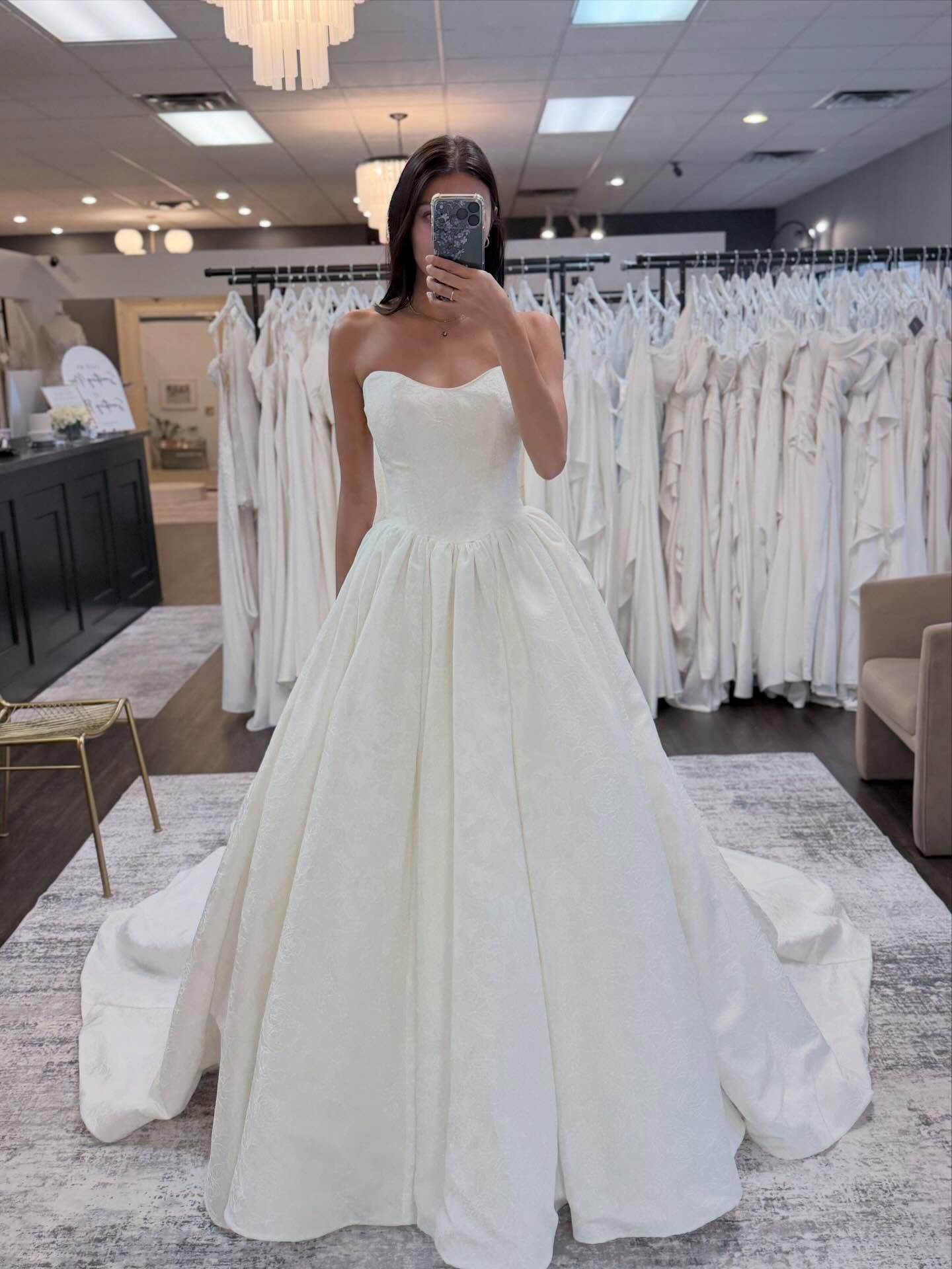 A big, beautiful &amp; feminine ballgown in celebration of International Women&rsquo;s Day! Being a woman is so much FUN!✨🤍

#happyinternationalwomensday #selfiesunday

Selfie Sunday &bull; Ballgown Wedding Dress &bull; Wedding Gowns &bull; Wedding 