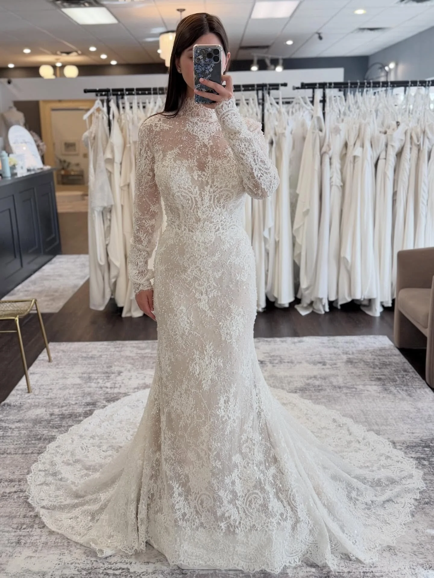Its all about the sleeves &amp; sparkle ✨ 

Designer: @essenseofaustralia 

#selfiesunday #somethingbluebridal

wedding gowns &bull; long sleeve wedding dress &bull; wedding dress shopping &bull; bridal boutique