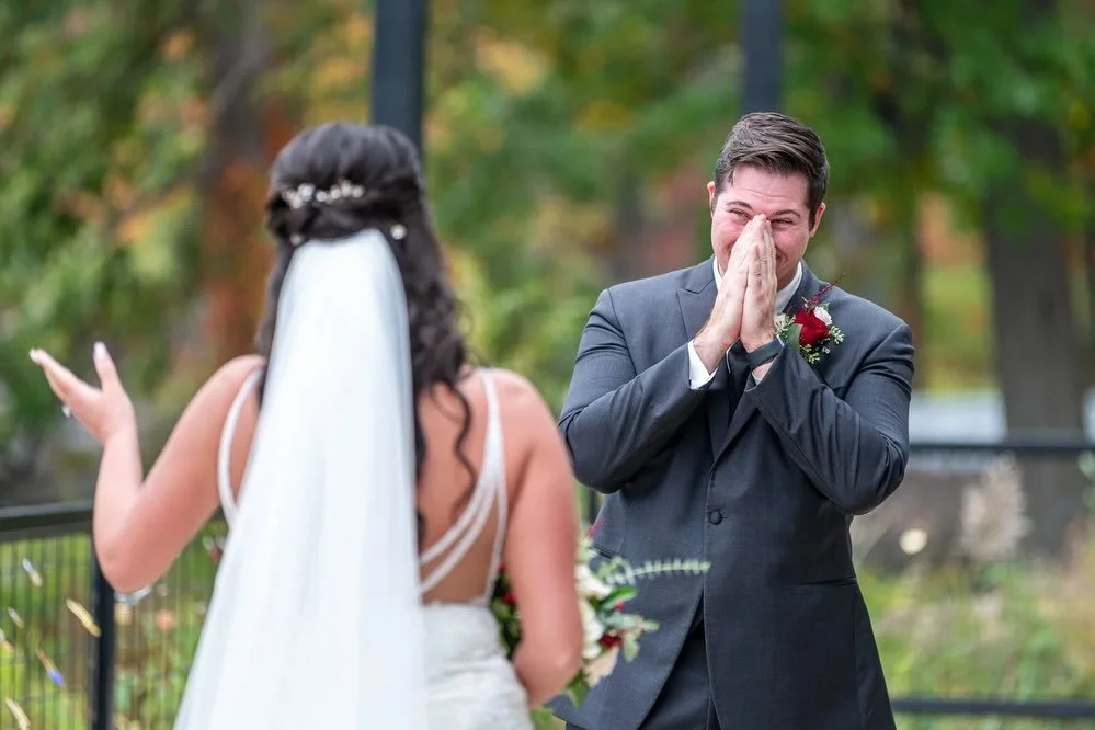 Find the person who looks at you the way Jake looks at Jade 🤍 Check out their gorgeous wedding on the blog!

Dress: @martinalianabridal from Something Blue Bridal
Photography: @scotttibblesphoto 
Venue: @theallureonthelake 
Floral: @kristinalynnflor