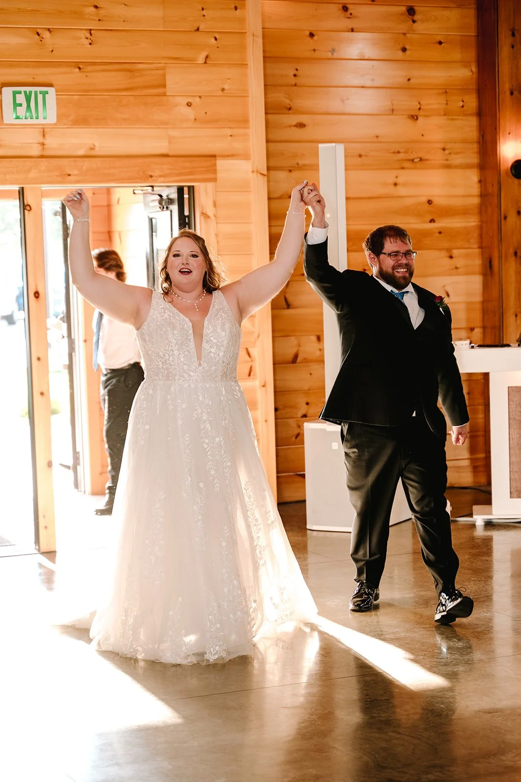 WDSherrickNorthLakeWeddingsEntrance1stDance (6 of 41).jpg