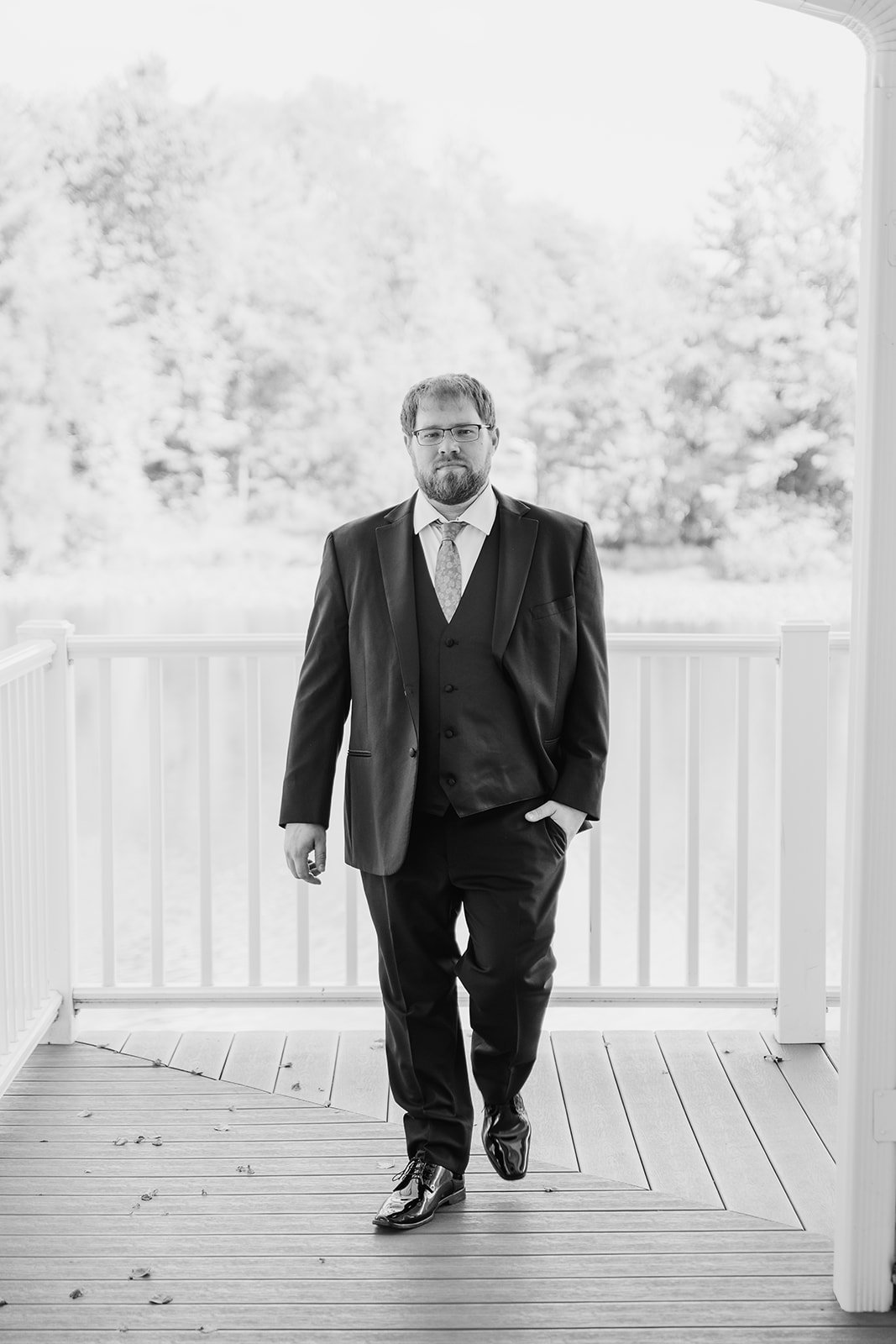 WDSherrickNorthLakeWeddingsGroomPrep (19 of 28).jpg
