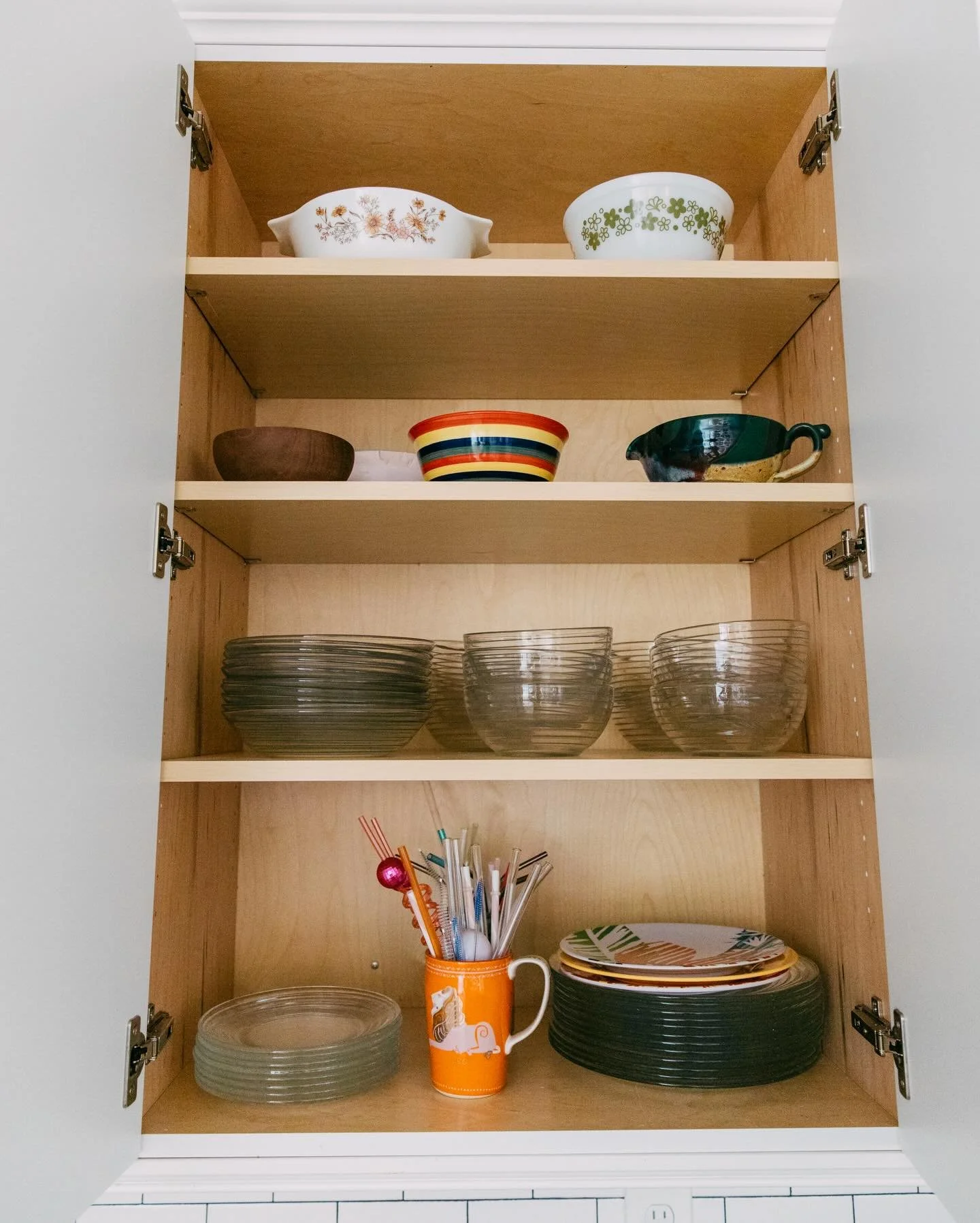 Feeling overwhelmed trying to stick to those resolutions?
You don&rsquo;t need an entire weekend&mdash;just 15 minutes.
👉 Pick ONE space
👉 Set a 15-minute timer
👉 Keep only what you use, love, or need
👉 Stop when the timer ends (yes, really)