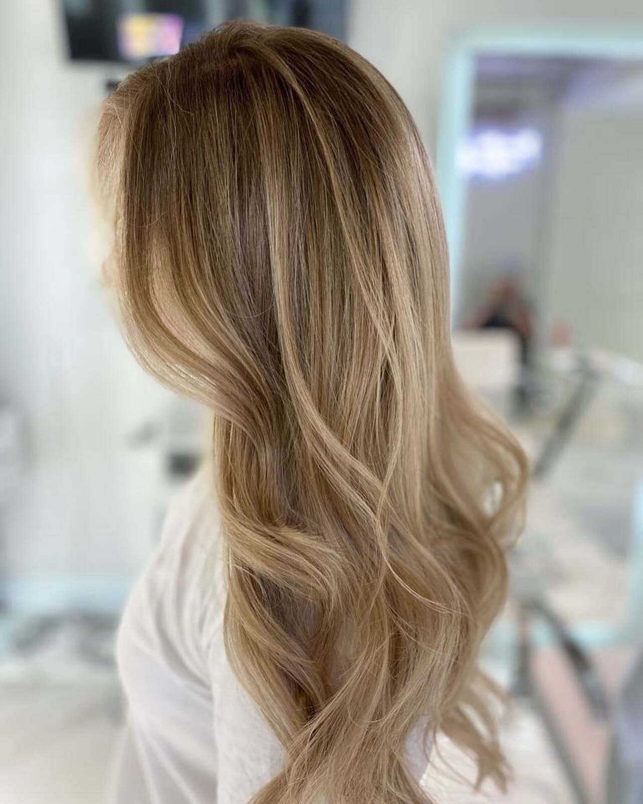 I&rsquo;ll be hair for you! -love your stylist 

Hair By Stylist Tracey 

#balayagehighlights #balayage #moneypiece #livedinhair #livedinhaircolor #blondehair #blondebalayage #bbbeautybtq #bbbeautybabe #bbbeautyhair #bradfordhairsalon #bradfordhairst