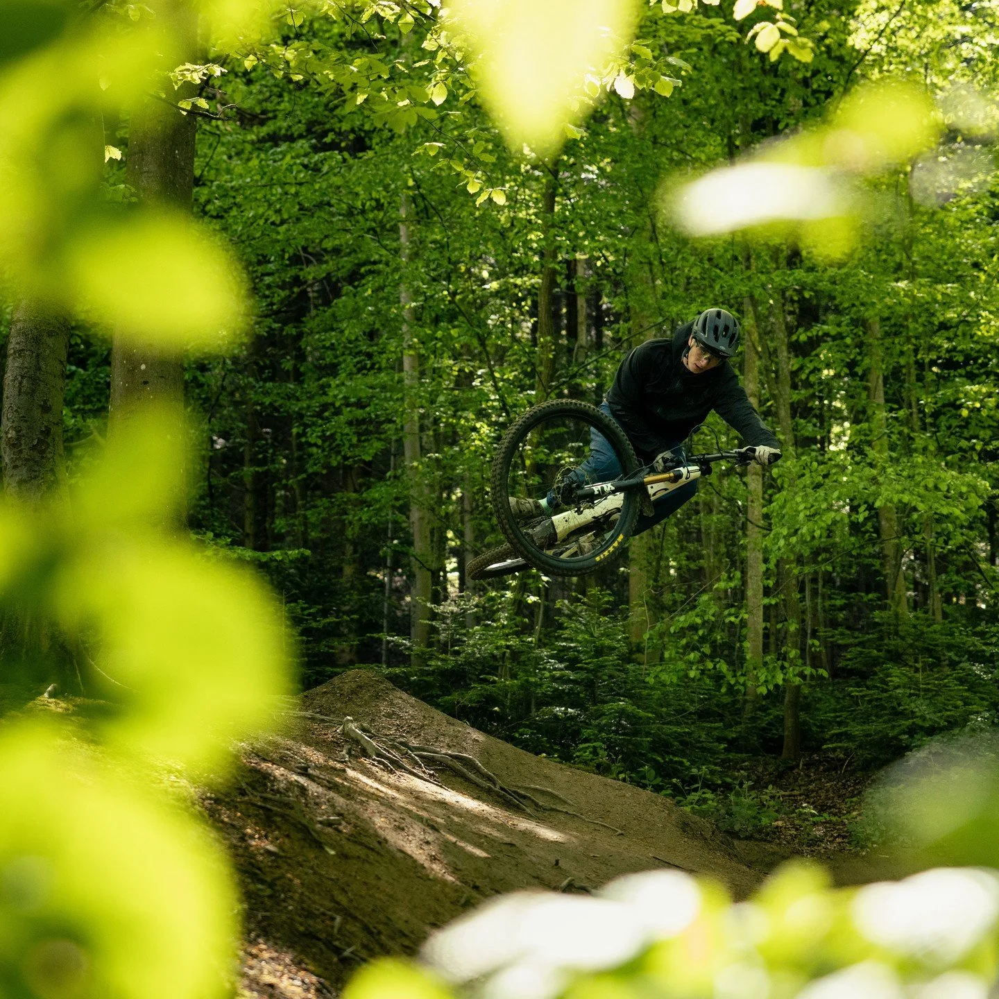 Let's Party ! #becoolridebikes #enduromtb #visitdurango #enduro #cycling #mountainbike #TrailAdventures #dhmtb #mtbride #bikepark #mtbforlife #bike #mtbnation #downhill #freeridemtb #mtblovers #skipuratory #mtbtrails #BrimstoneThrills #bikerental #Br