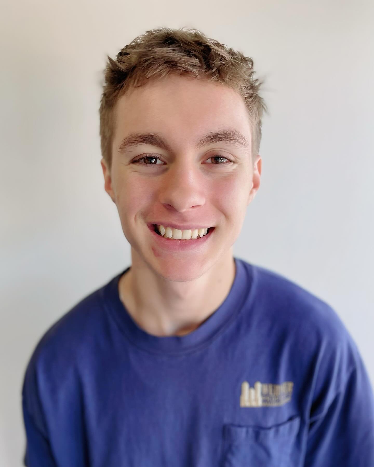 📸✨ Driver&rsquo;s License Ready ✨📸

They say it lasts for years, so why not make it look fabulous? @hawtsauce3s5 Feeling confident and ready to hit the road in style! 🚗💨

#NewHaircut #DriversLicensePhoto #FreshLook #ReadyToDrive #HairGoals #Feeli