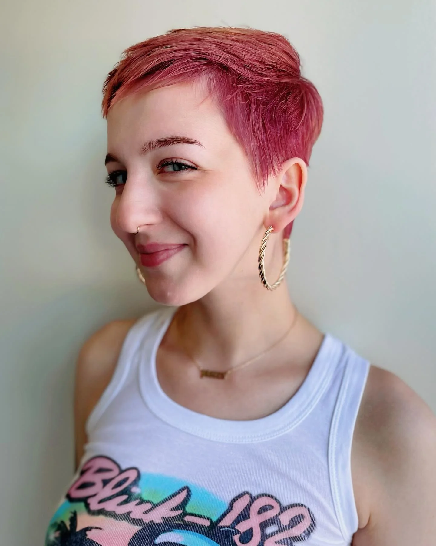 Sometimes, a fresh start is just what you need. Feeling lighter, freer, and ready to take on the world! 

Model: @spaceageheart 

#NewHair #ShortHair #FreshStart #FeelingFree #HaircutTransformation #SelfCare #NewBeginnings 
#solaspokane #solasalonspo