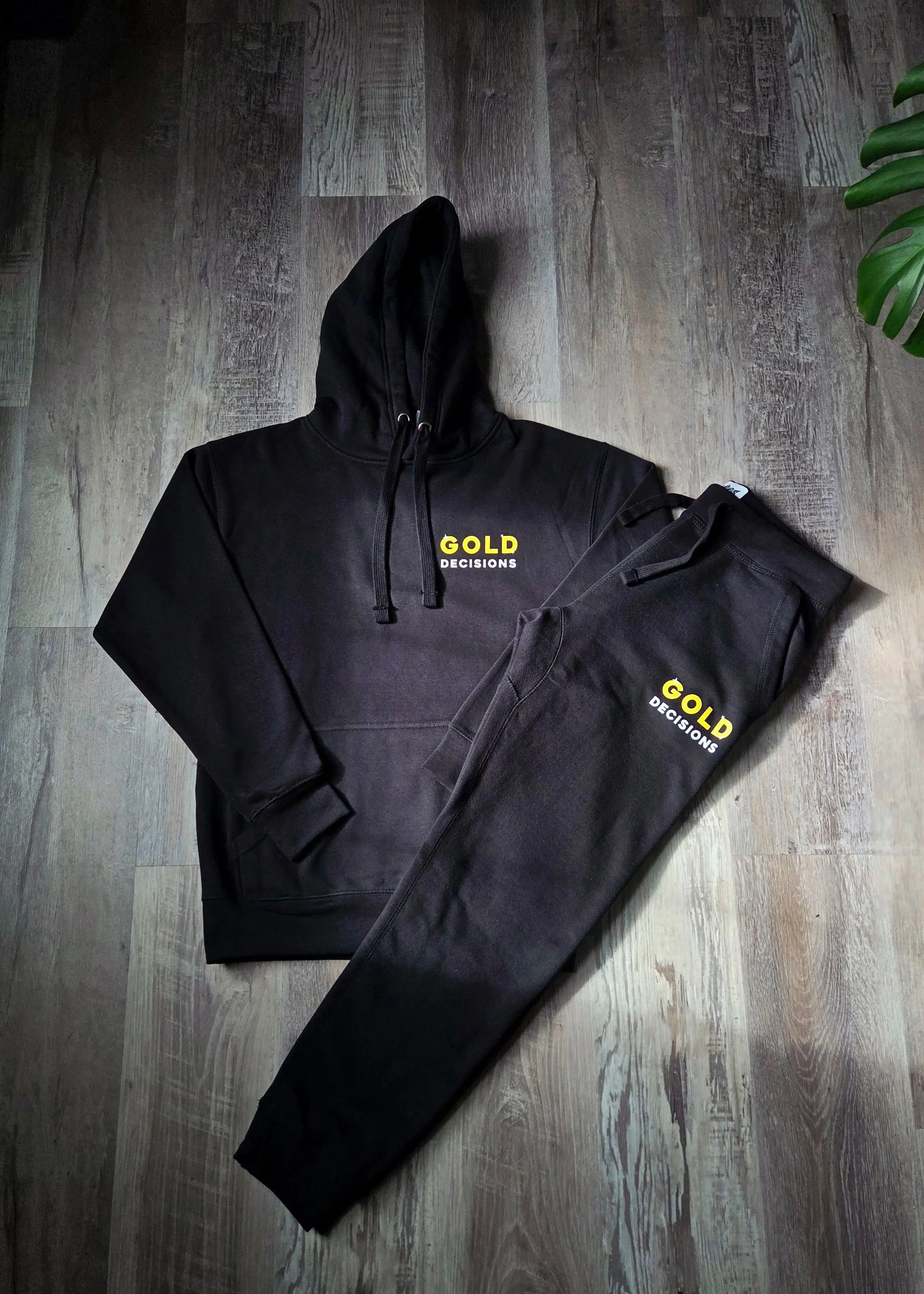 GOLD DECISIONS JOGGER SET **NEW**