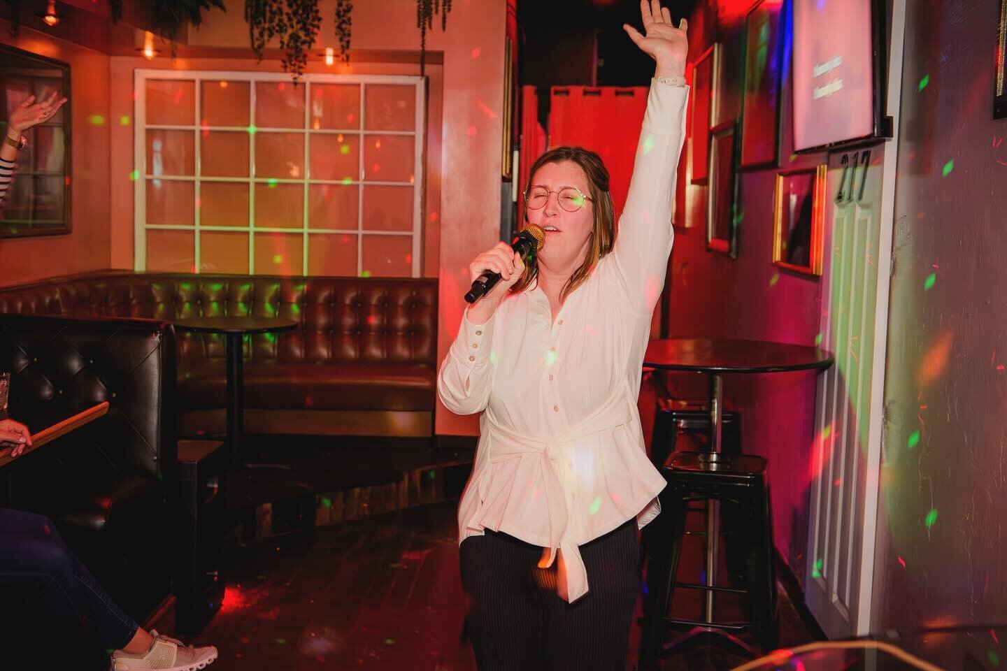 Be the friend that takes karaoke night to the next level 🪩🎤 Come and sing forever and ever and ever at #HallwayPDX 🪓🎶 Order Lloyd&rsquo;s specialty, Wendy&rsquo;s Revenge 🍸🔪 Find your favorite song and get ready to rule the stage🎉🍻 OPEN TONIG