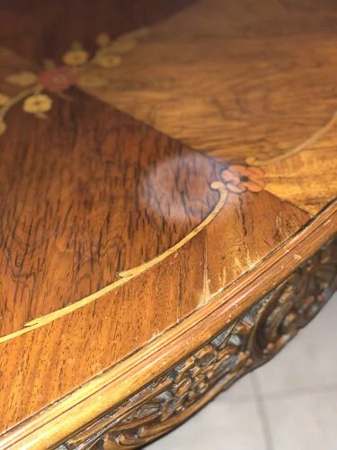 Wood table with white circle