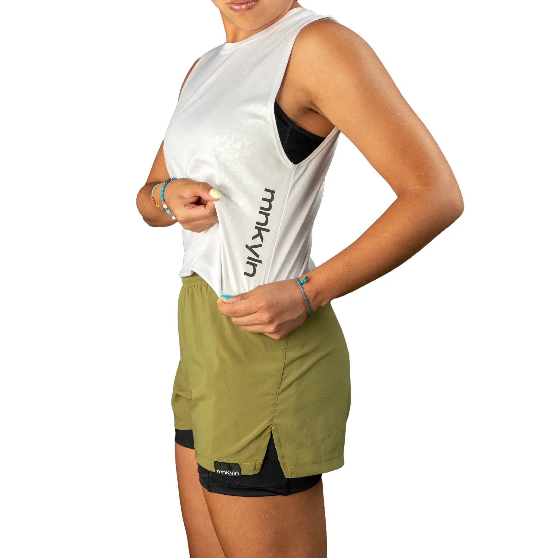 monkeylion-halter-jersey-blanco-model-side.webp