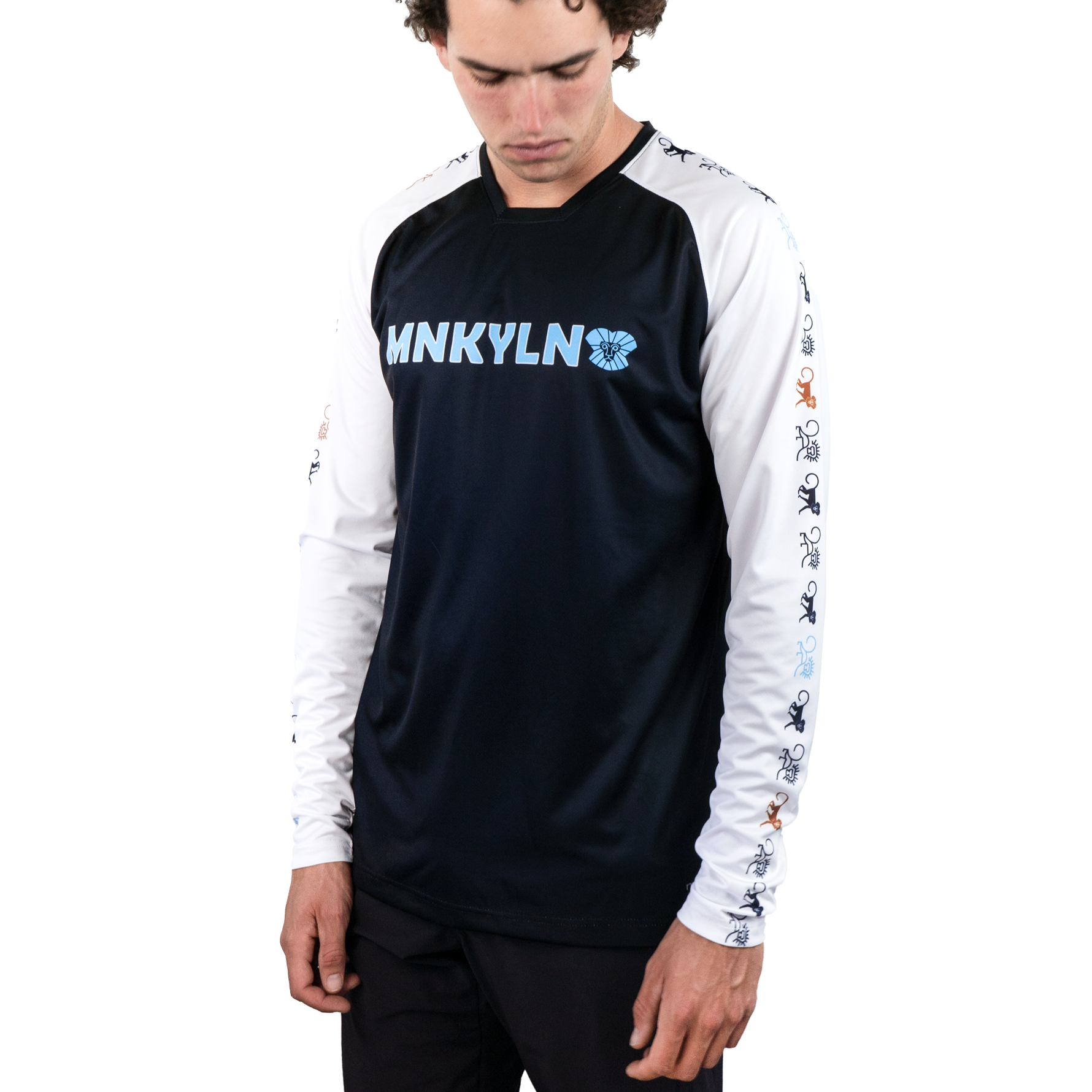 monkeylion-eco-mtb-jersey-blue-navy-men-model.png