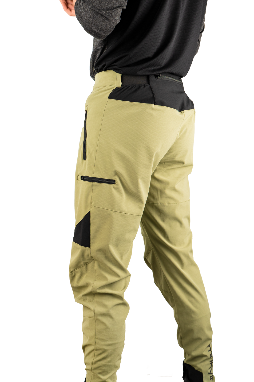 monkeylion_mtb_pants_green_men_model2.png