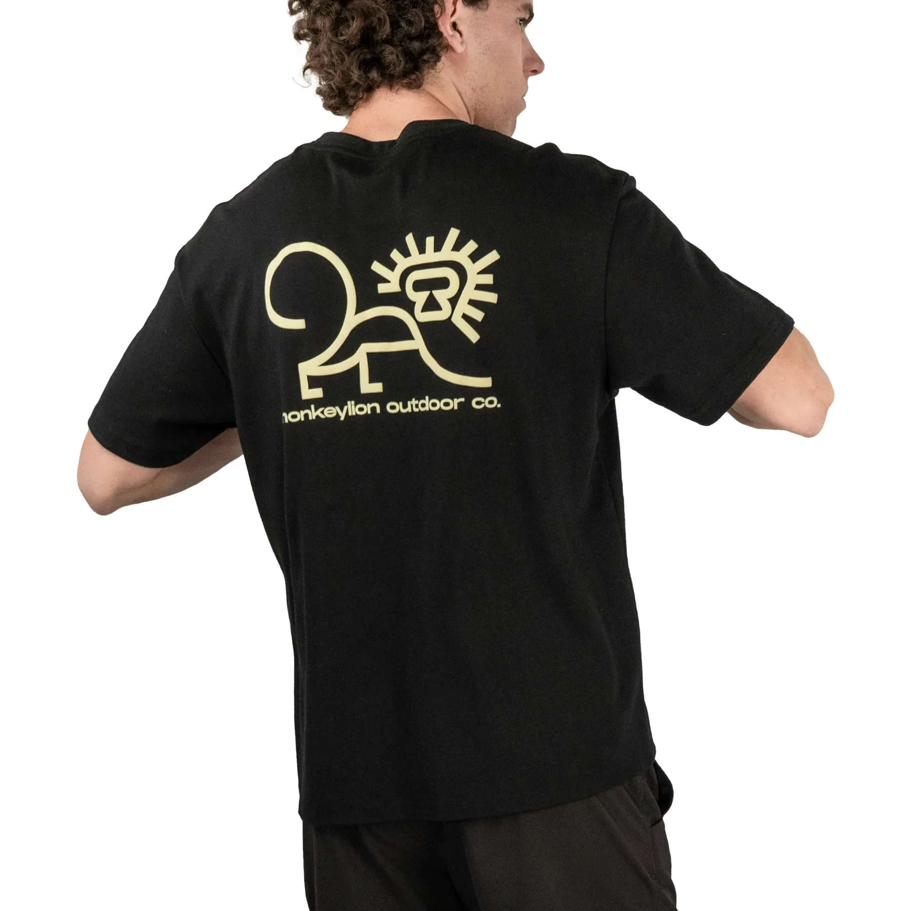 Monkeylion-Outdoor-Oversize-Tshirt-Black-model2.webp