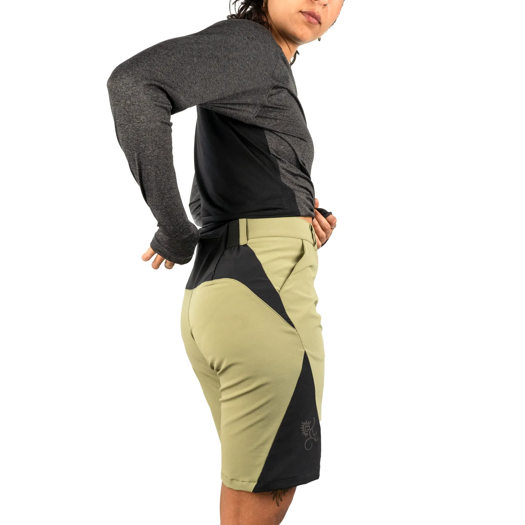 mtb-shorts-green-women-model.webp