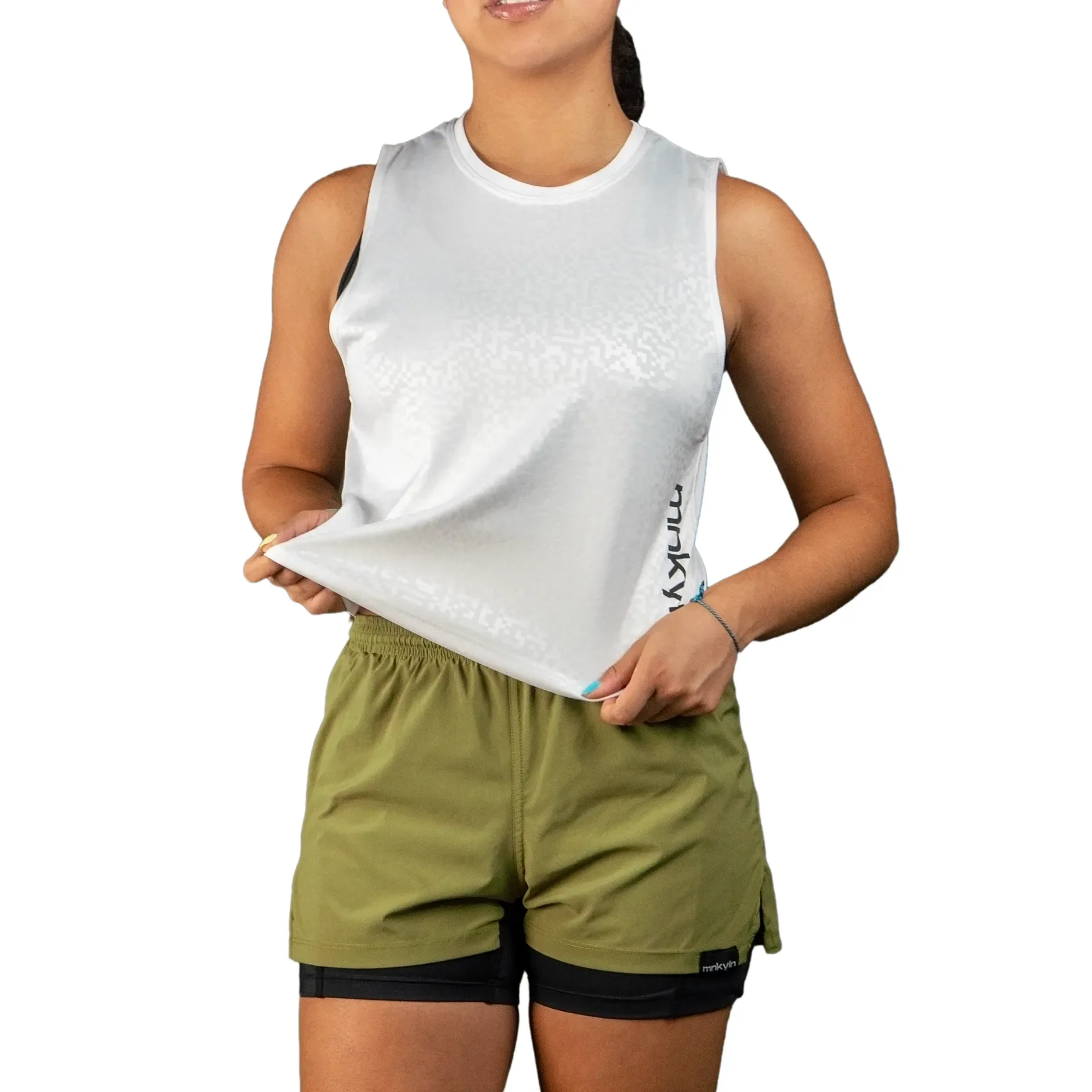 monkeylion-halter-jersey-blanco-model-front.webp