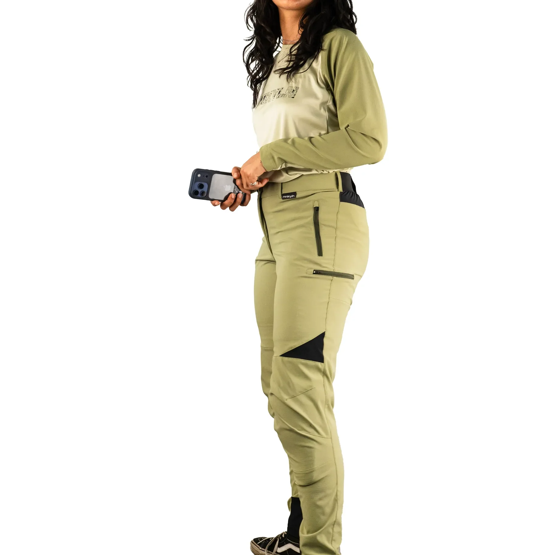 Monkeylion-MTB-jersey-green-women-modelo2.webp