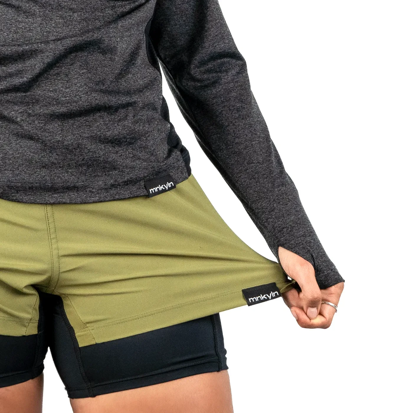 short-runnin-green-women-monkeylion-model-detail.webp