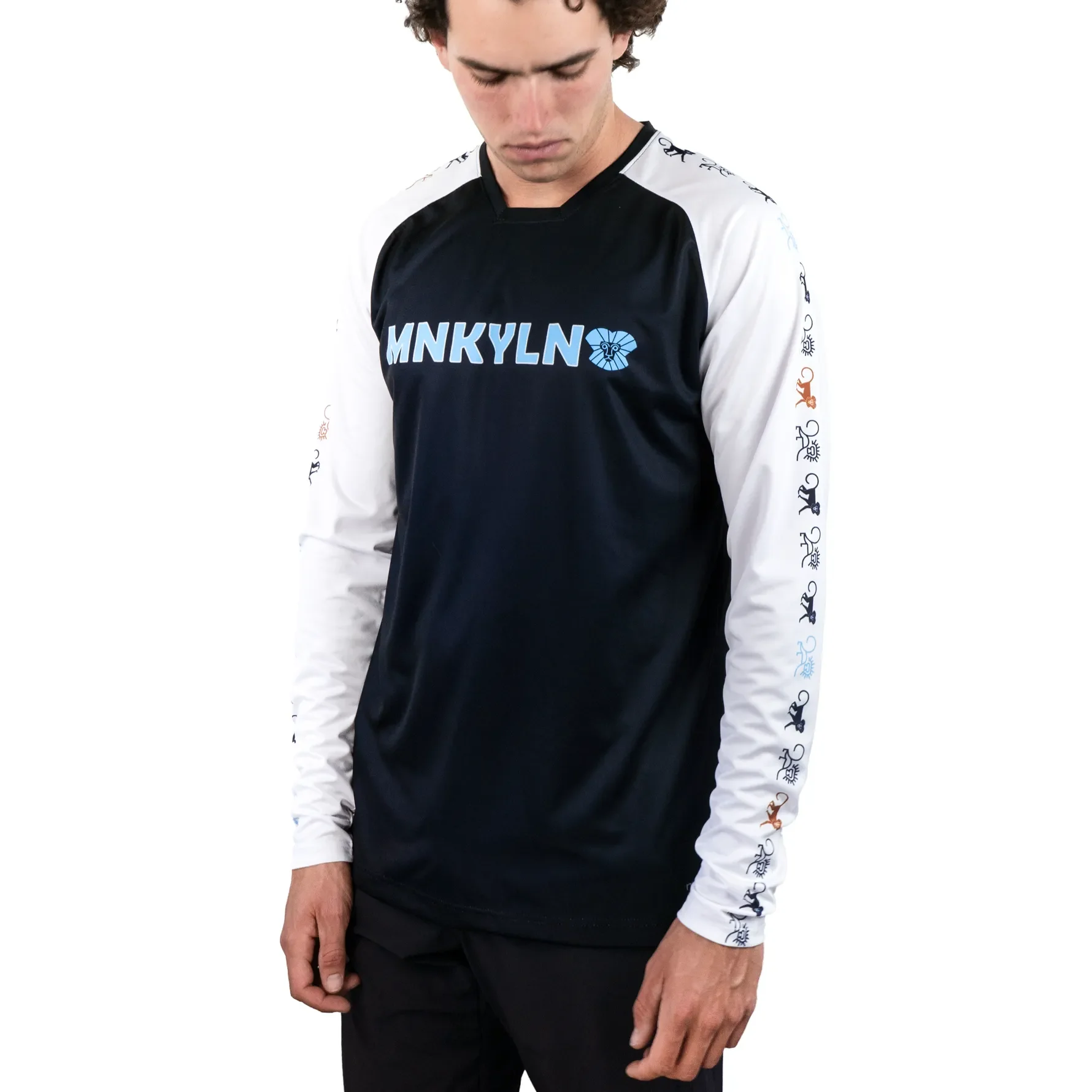 monkeylion-eco-mtb-jersey-blue-navy-men-model.webp