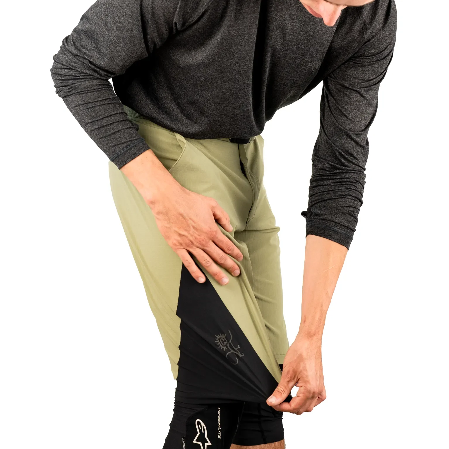 monkeylion-mtb-shorts-green-men-model3.webp