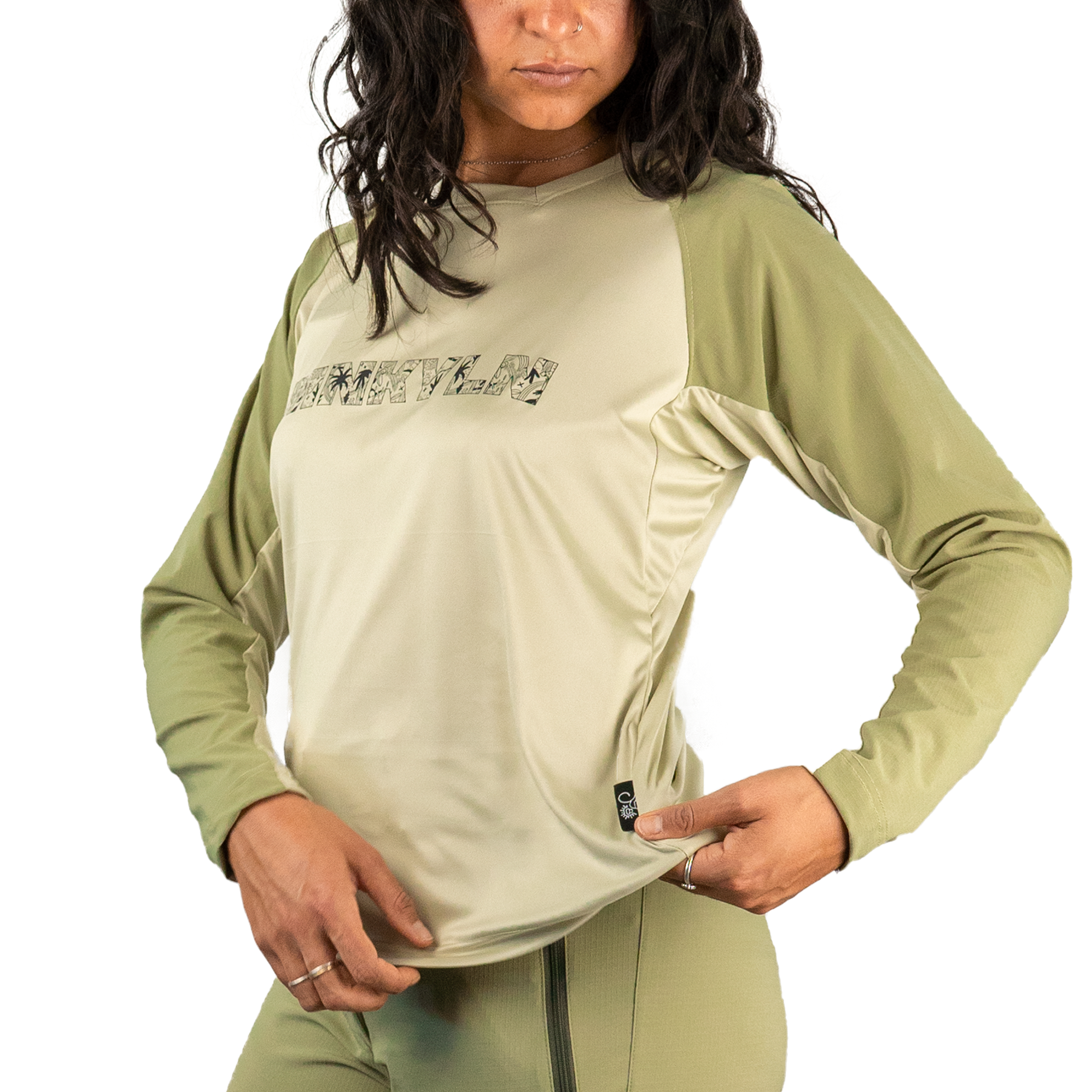 mtb-jersey-green-women-model-2.png