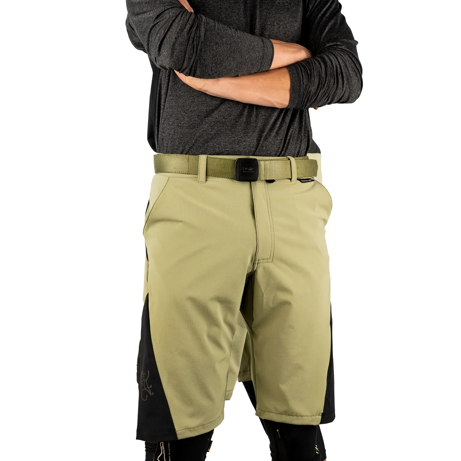 monkeylion-mtb-shorts-green-men-model2.webp