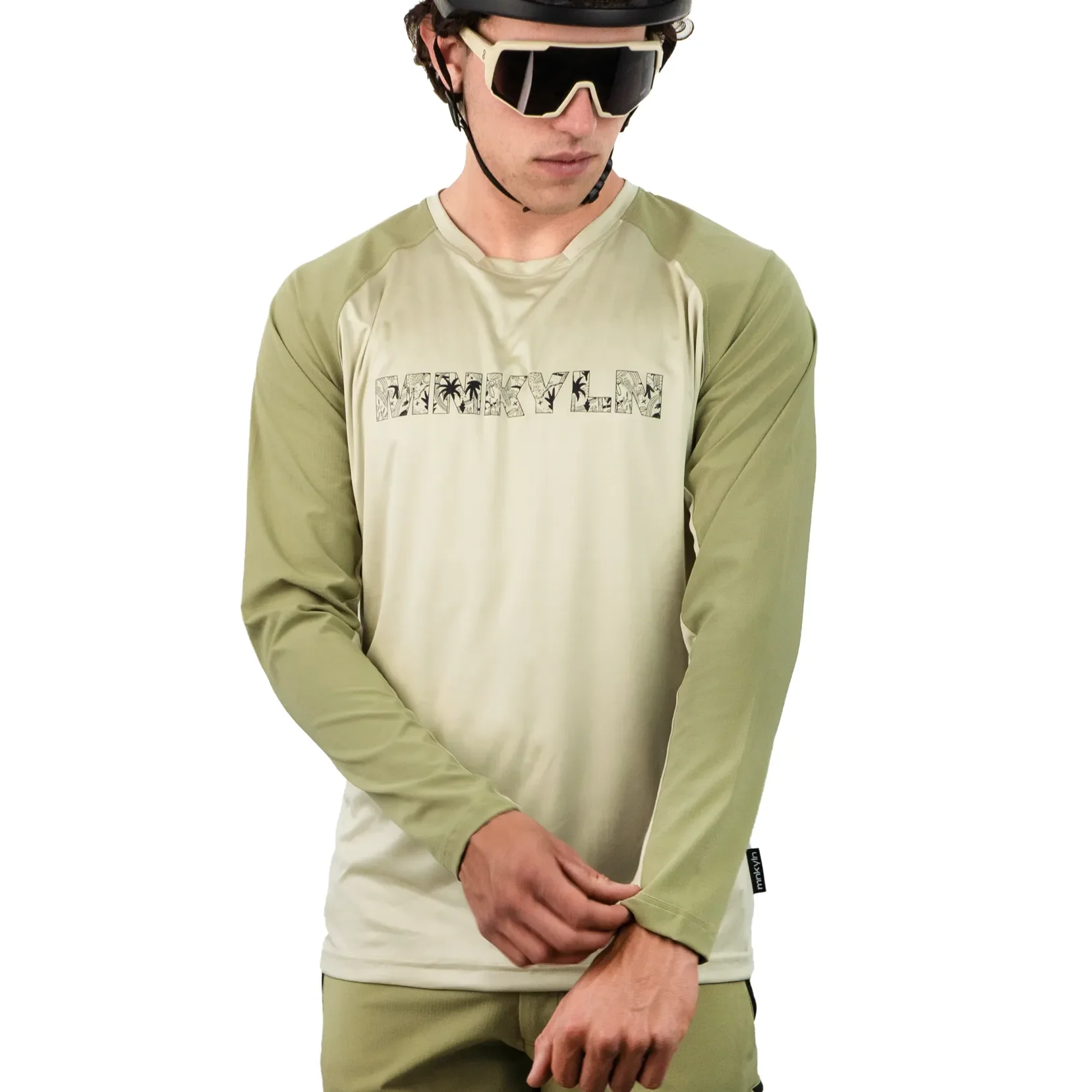 runnin-jersey-green-men-model2.webp