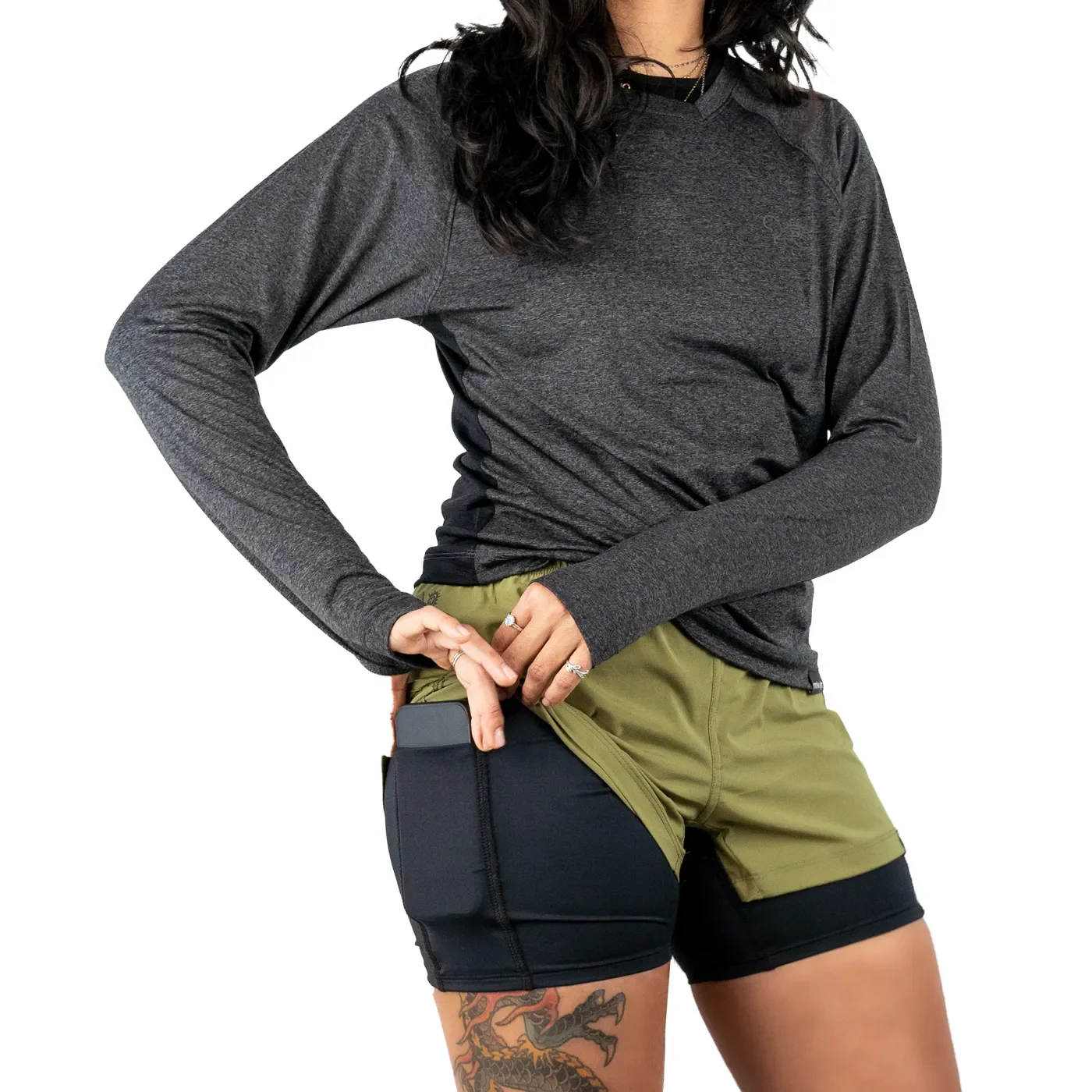 short-runnin-green-women-monkelion-model-side-pocket.webp