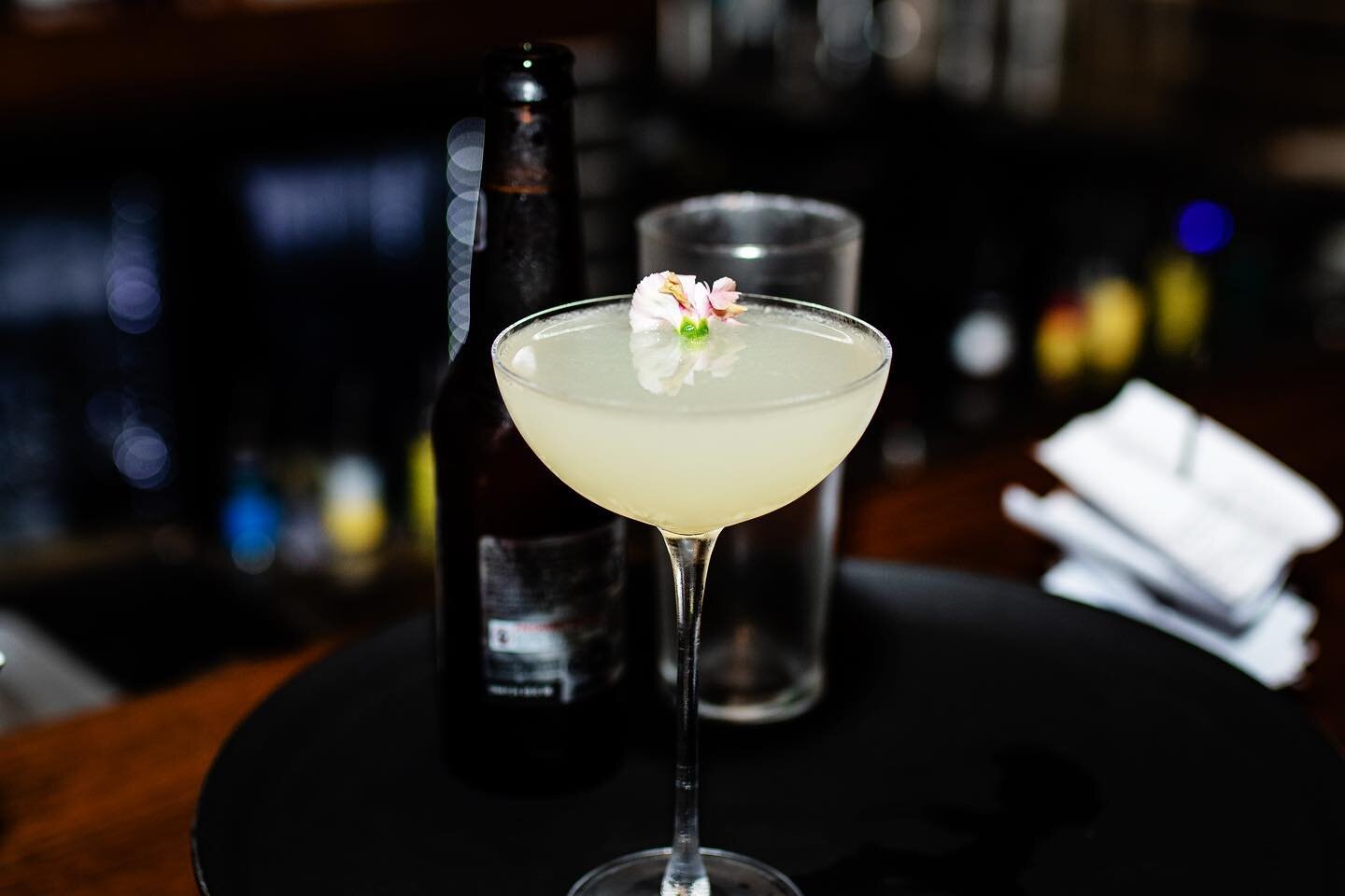 With a crafted and delicate balance of flavour, this cloudy apple and rose infused lychee martini is to die for.. 🍸 
Ask your bartender or server for the RAICHI BARRA MARTINI.. it&rsquo;s something to shout about 🖤🖤

#byronbay #byron #byronfood #b