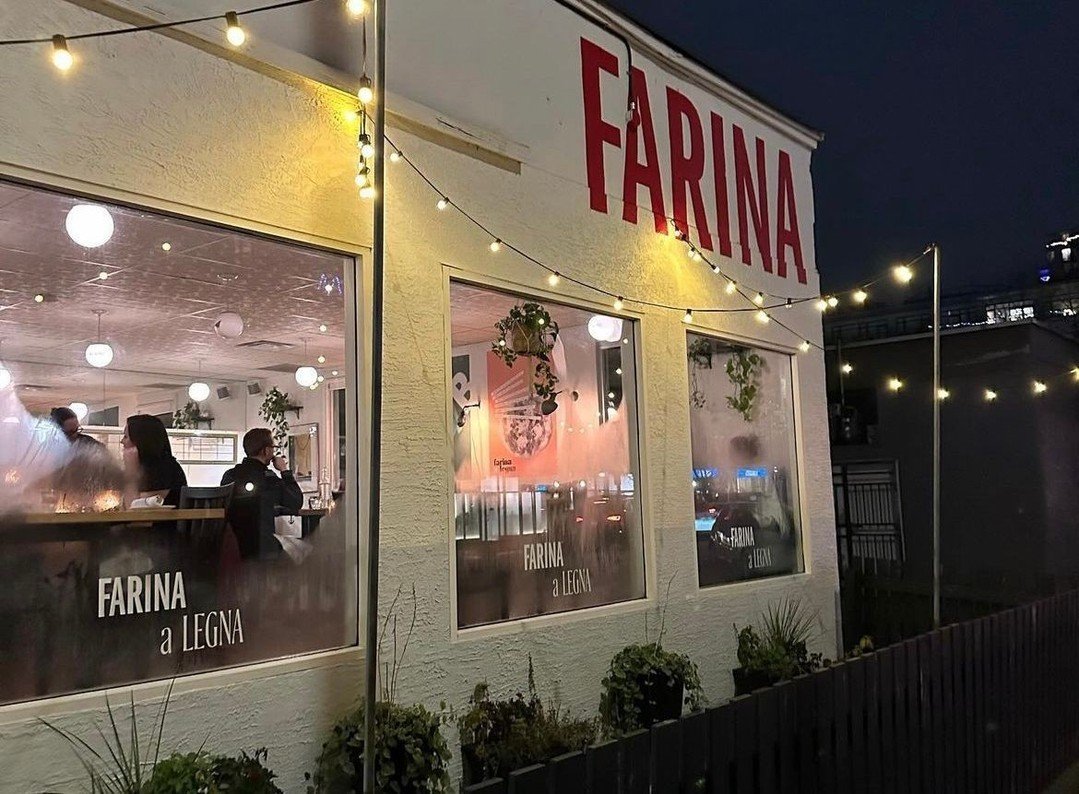Warmer evenings are upon us and we are so excited to finish the day with you. Join us from 4PM-10PM daily ✨️⁠
⁠
📸: @caseydoranrealtor⁠
⁠
#farinaalegna #kitchentablerestaurants⁠
#northshore #northvancouver #pasta #pizza #happyhour #vancouver #yvr #it