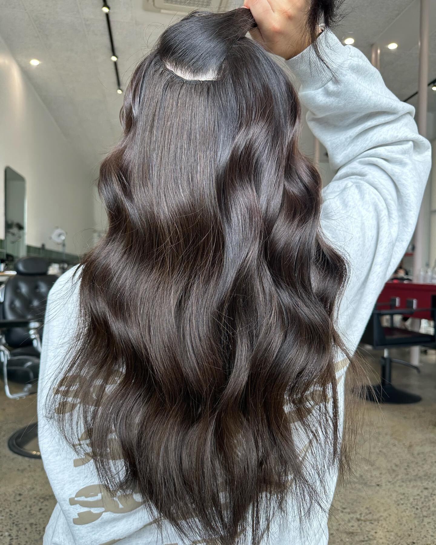 WANTING LONGER, THICKER, LUSCIOUS LOCKS? ASK US HOW!! you can achieve all of your hair goals with weft hair extensions 
📞 0450 566 437

COLOURED W// @keuneanz 
STYLED W// @davroe @hottoolsproau