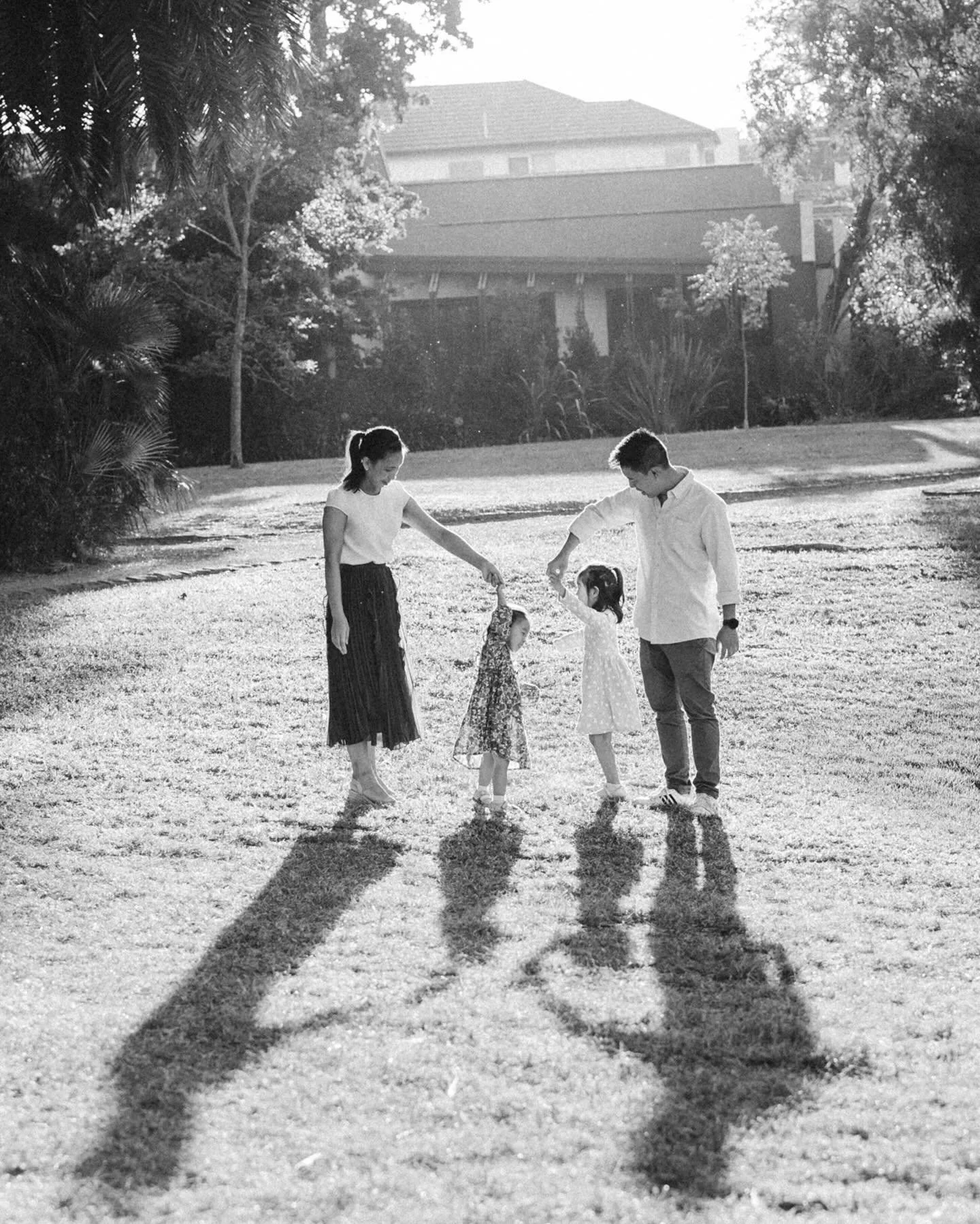 How sweet are the girls? May their sisterly bond remain strong forever 🩶
#ammylamphotography #melbournefamilyphotographer #melbournefamilyphotography #melbournechildrensphotography #melbournechildrensphotographer