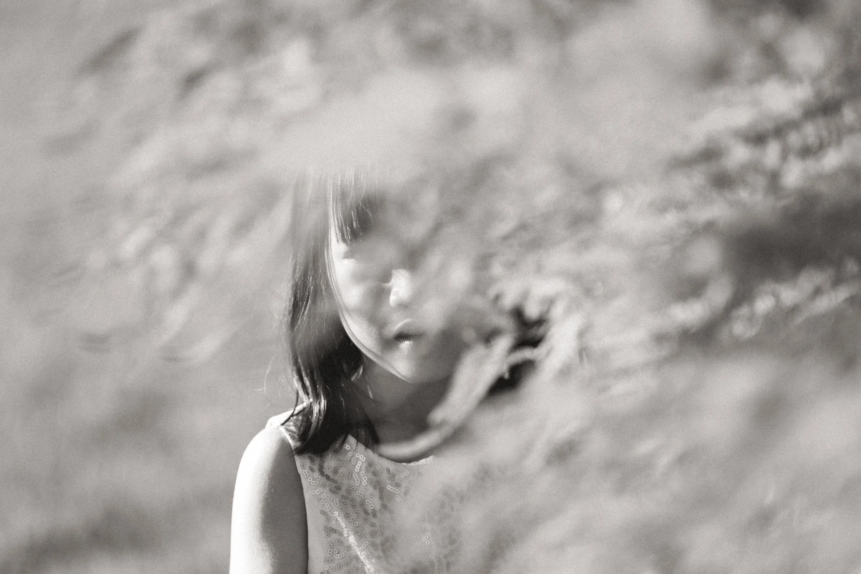 Having some fun at the end of the photoshoot.. 🤍🖤
.
.
.
#bnw_kids_ #themonochromelens