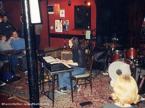 4-10-01-lizard.jpg